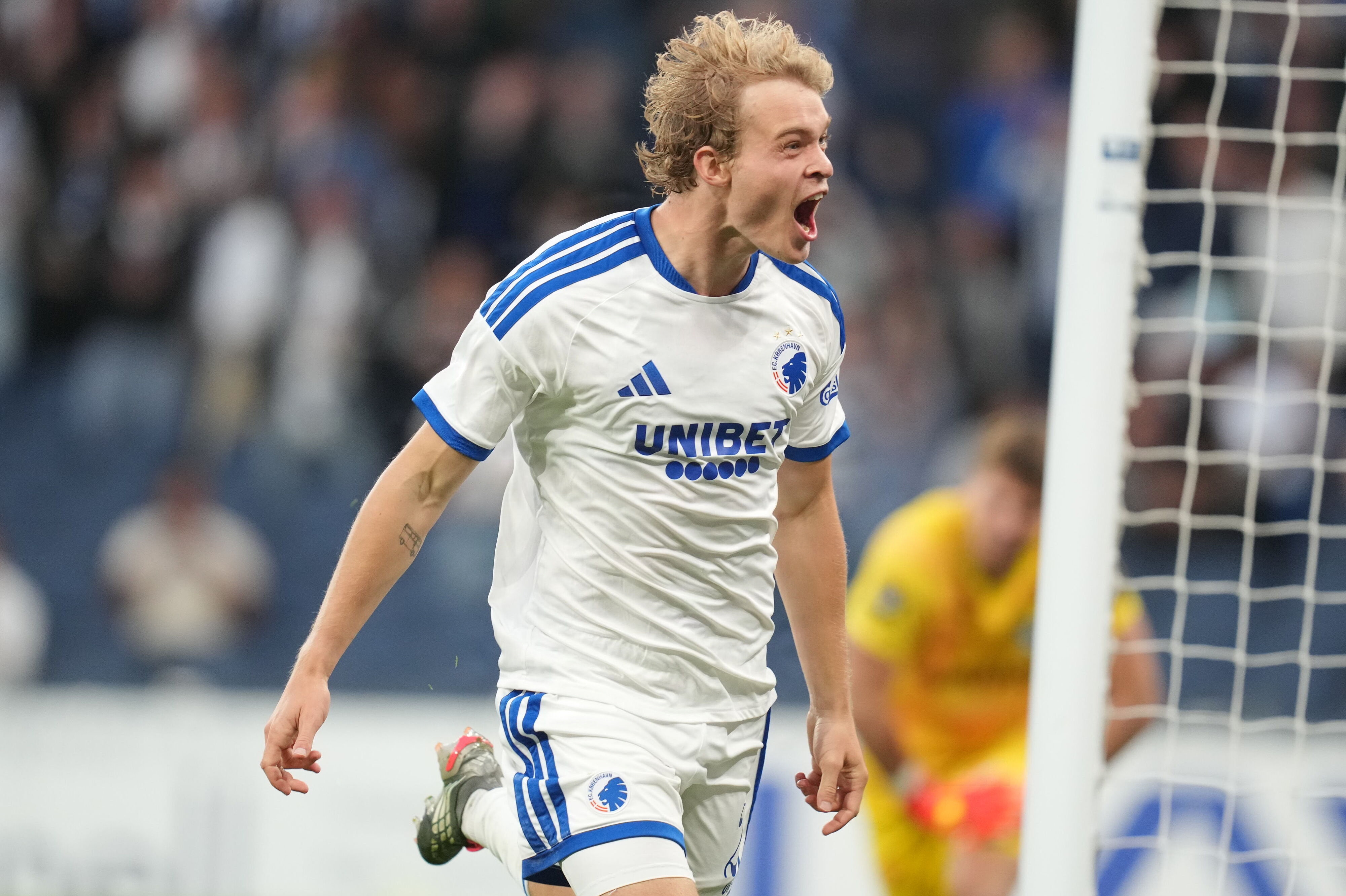 Mads Emil Madsen var blandt målscorerne i Parken.