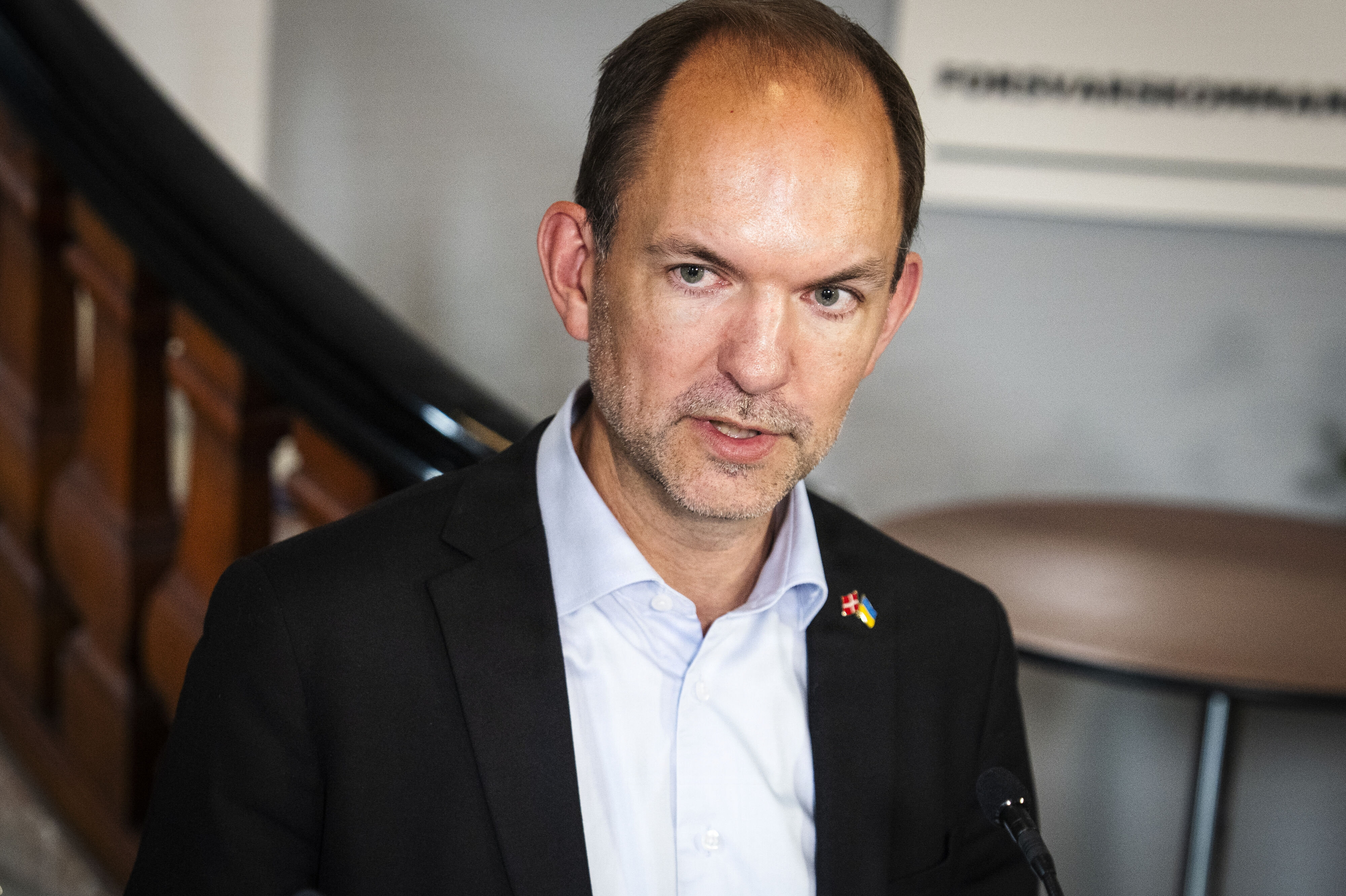 Forsvarsminister Jeppe Bruus (S) vil udvide Forsvarets beføjelser for at sætte sensorer op, så der på sigt kan dannes et droneskjold i Danmark. (Arkivfoto).