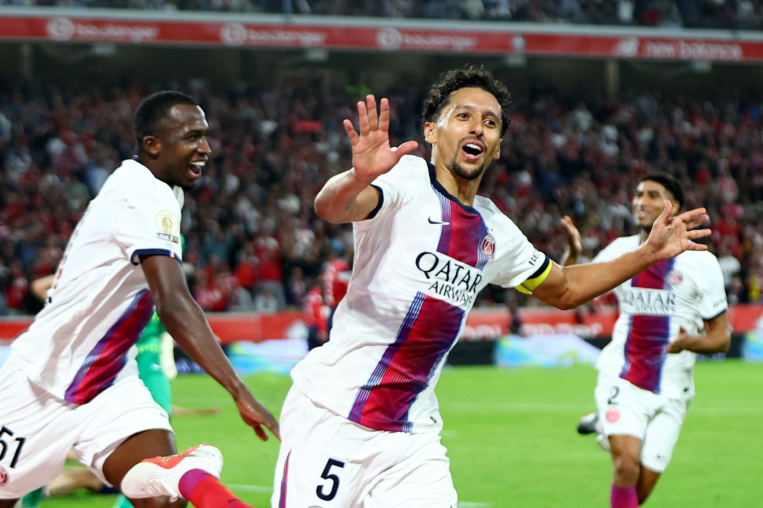 PSG-spilleren Marquinhos jubler efter sin sene scoring mod Lille.