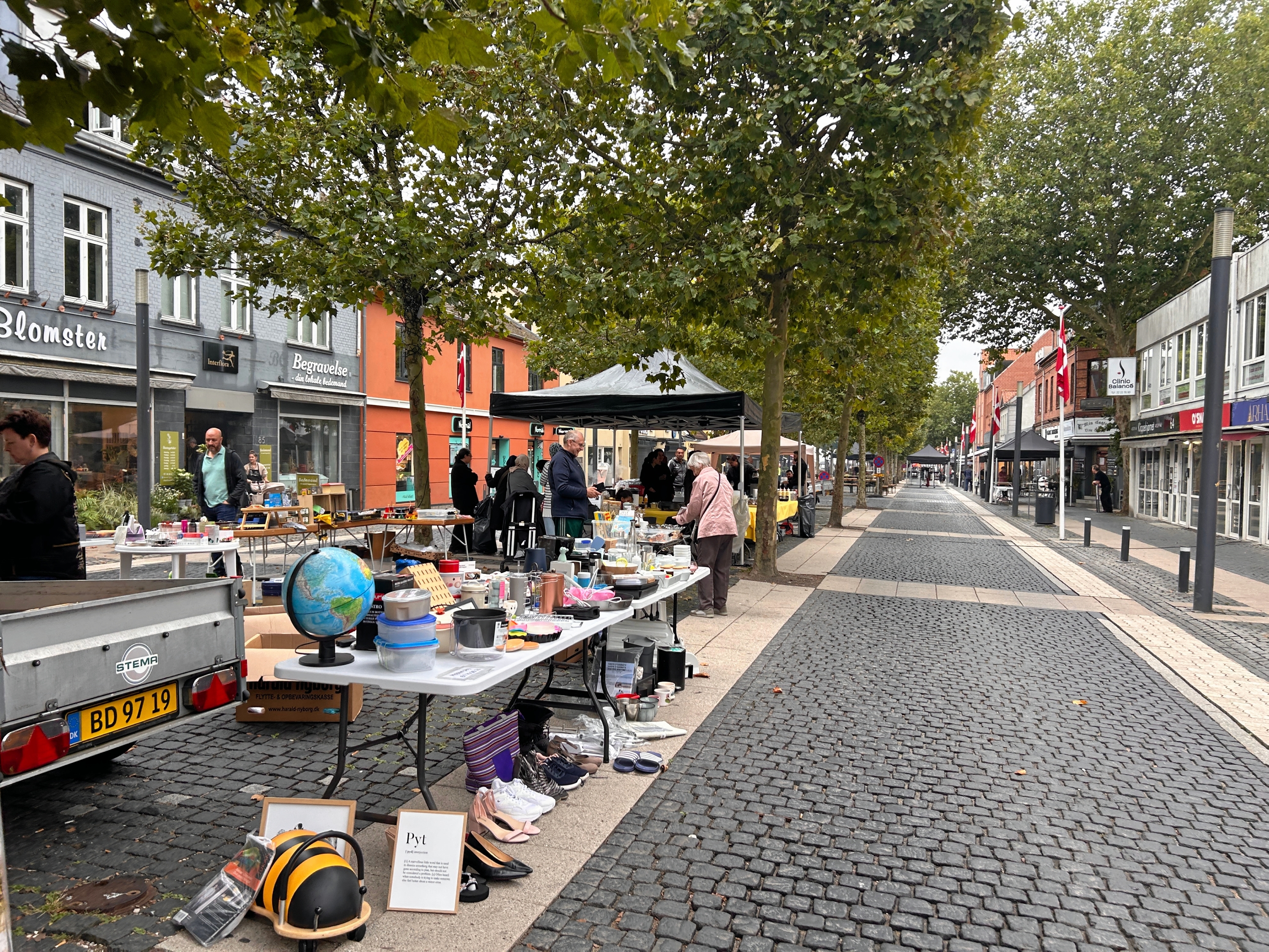 Der var flere kræmmerboder til høstfesten. - Kasper Ellesøe Der var flere kræmmerboder til høstfesten.
