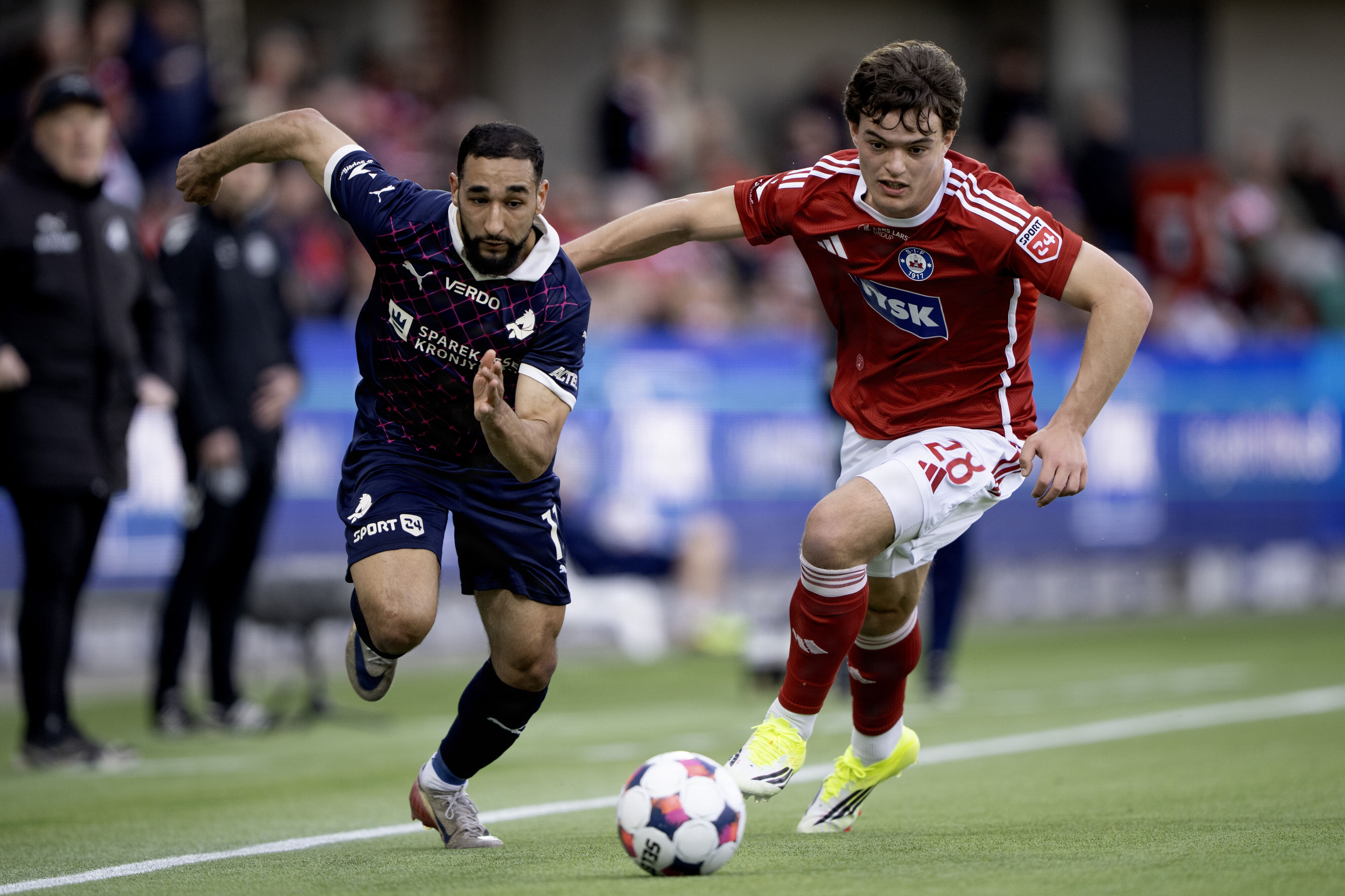 Simon Stüker ses her i et opgør mod sin nye klub, Randers FC. (Arkivfoto).