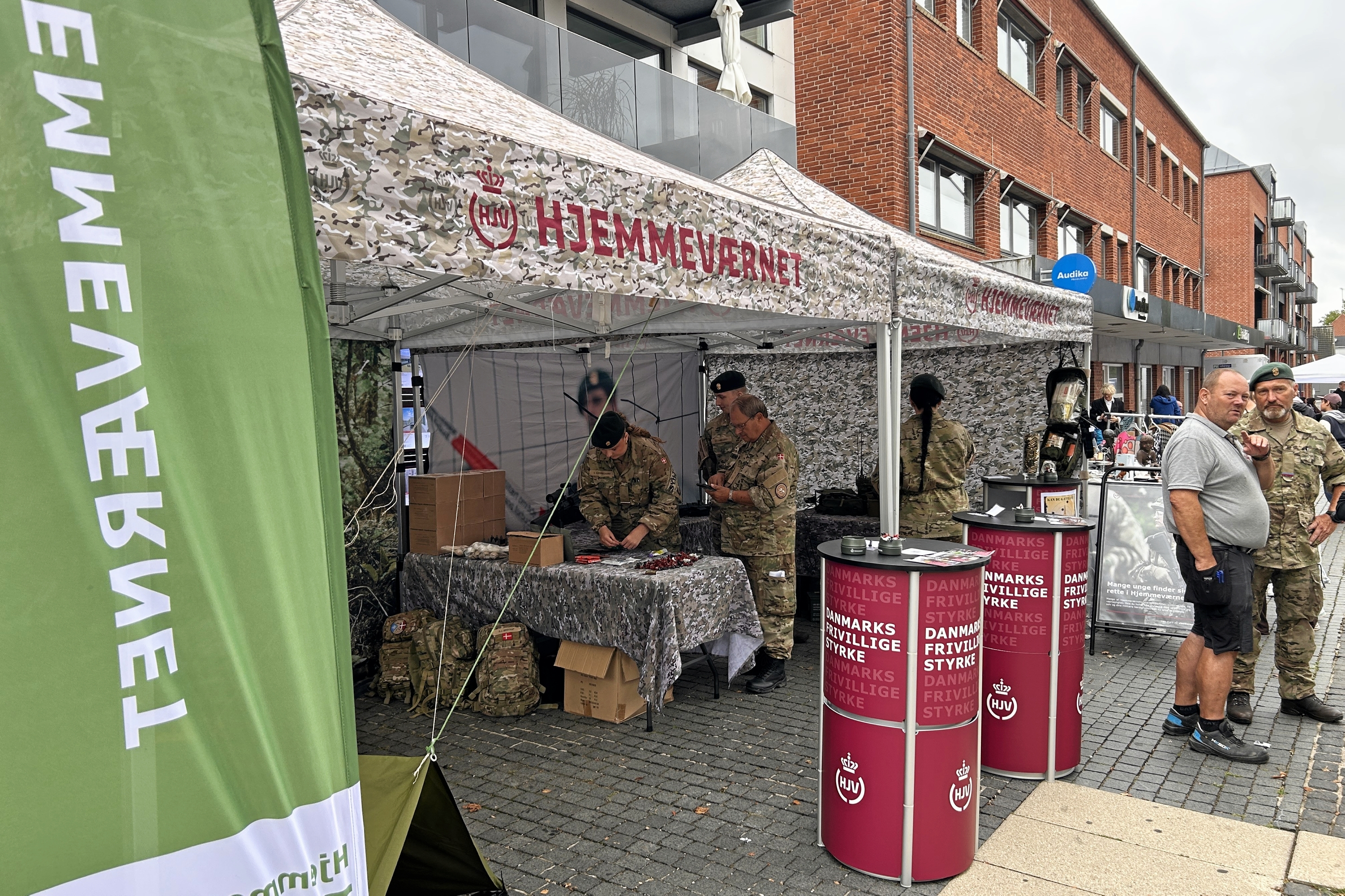 Hjemmeværnet havde også en stand. - Kasper Ellesøe Hjemmeværnet havde også en stand.