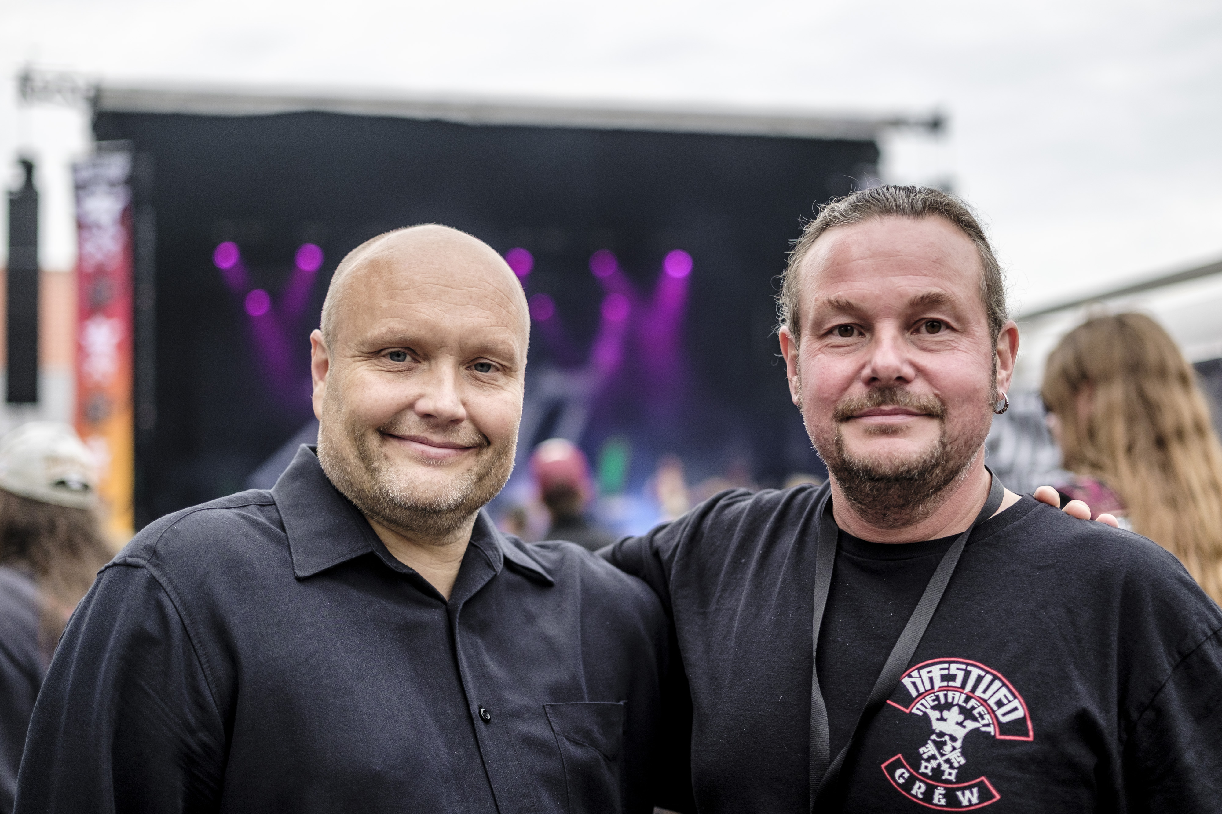 Metal er ikke ligefrem hjemmebane for borgmester Kenneth Sørensen (V), der besøgte Næstved Metalfest fredag eftermiddag. Her blev han vist rundt af medarrangør Michael Hvolgaard Andersen.