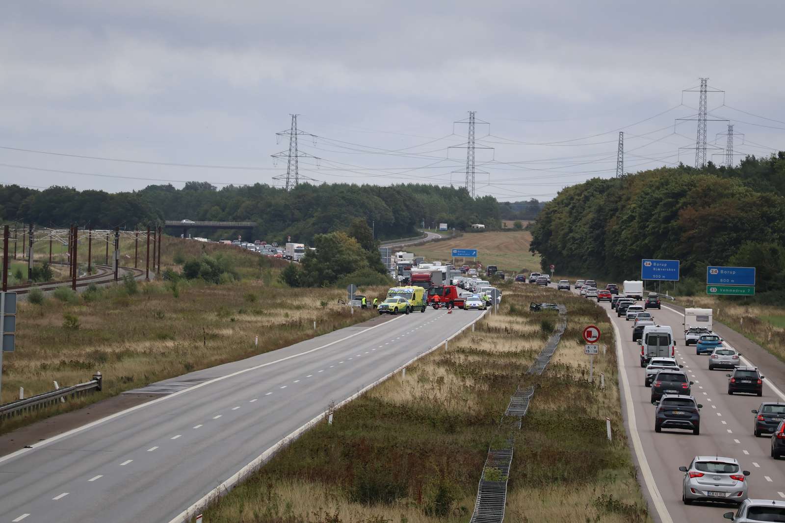 E20 Vestmotorvejen er søndag ved 15-tiden spærret i vestlig retning ved Borup efter ulykke med to biler