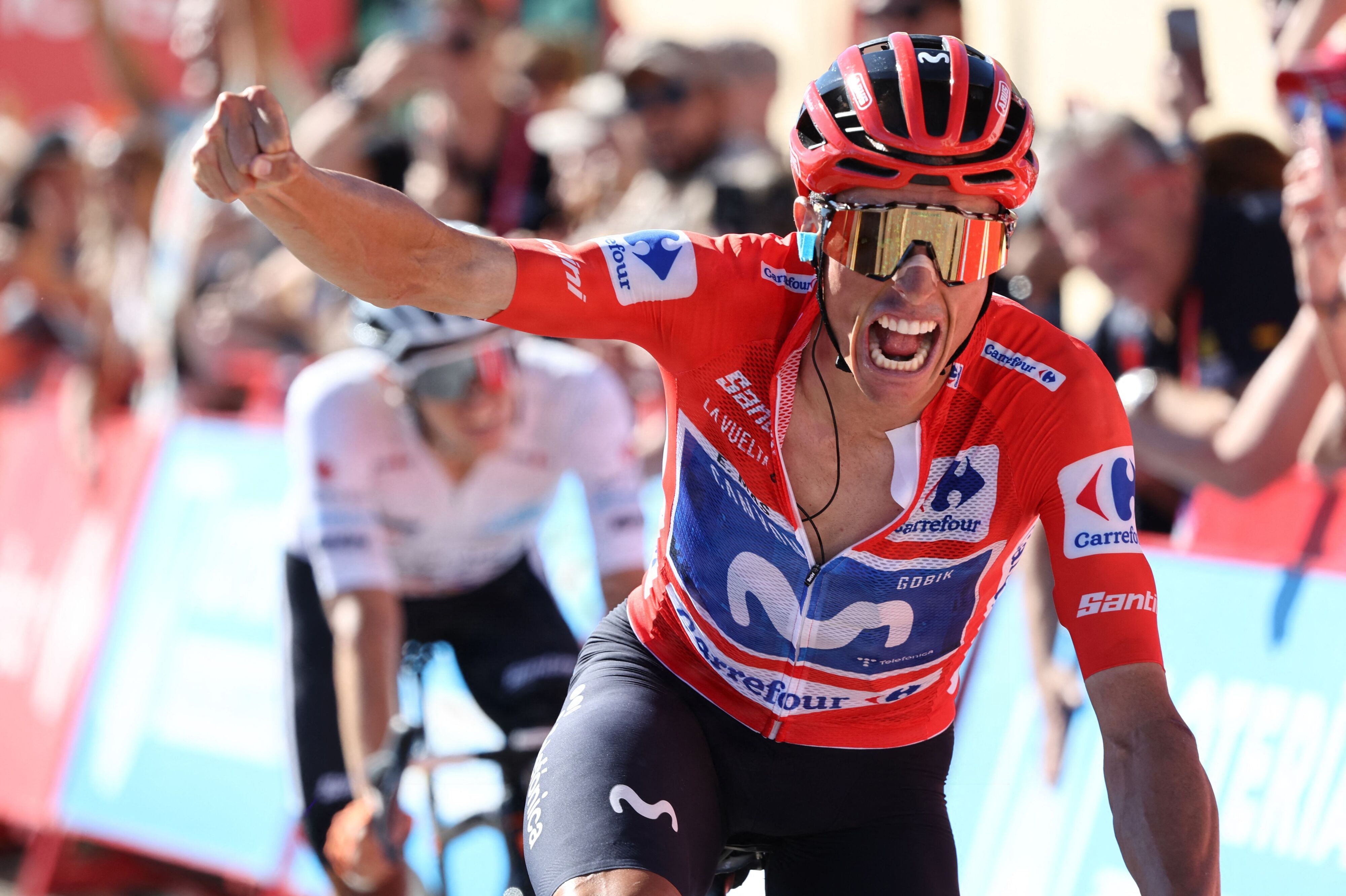 Spanske Enric Mas kørte sig til en stor sejr på 9. etape i Vueltaen med den røde førertrøje.