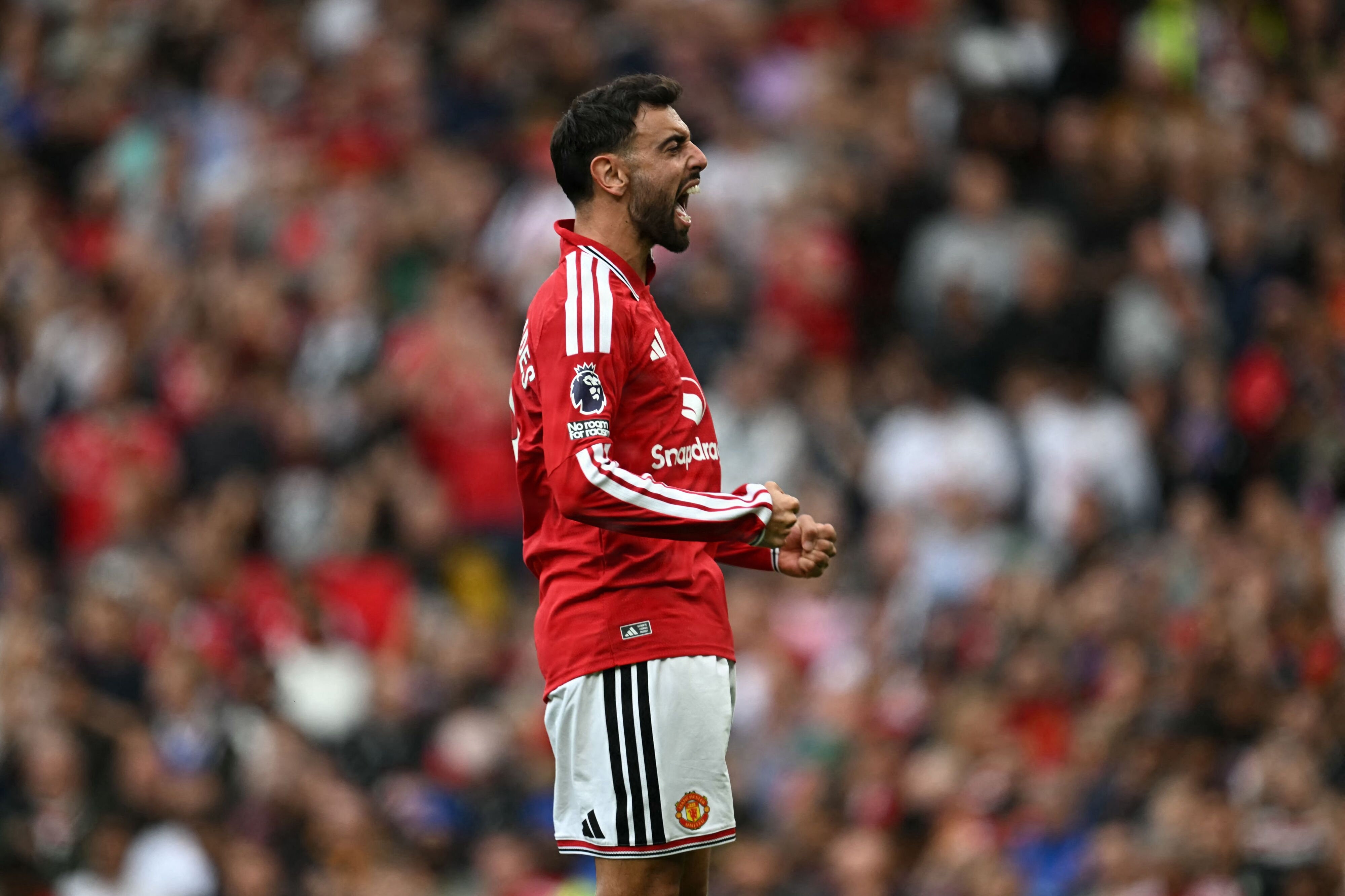 Manchester United-anfører Bruno Fernandes scorede hattrick i sejren over Ipswich.