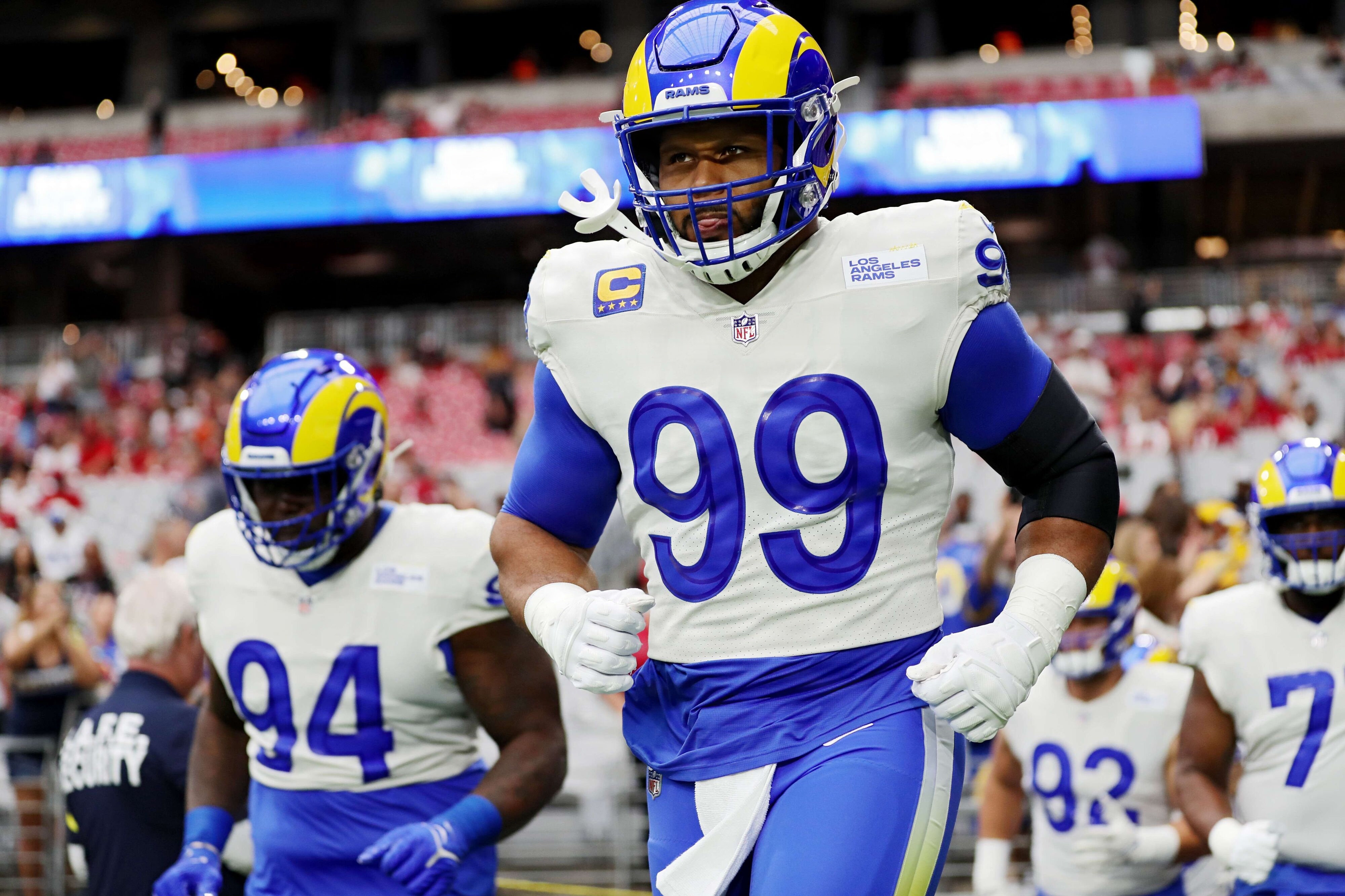Rygterne har længet svirret om Aaron Donalds comeback, og han har flere gange besøgt Los Angeles Rams i holdets træningslejr forud for sæsonen. Nu er det officielt, at forsvarsstjernen genoptager karrieren. (Arkivfoto).