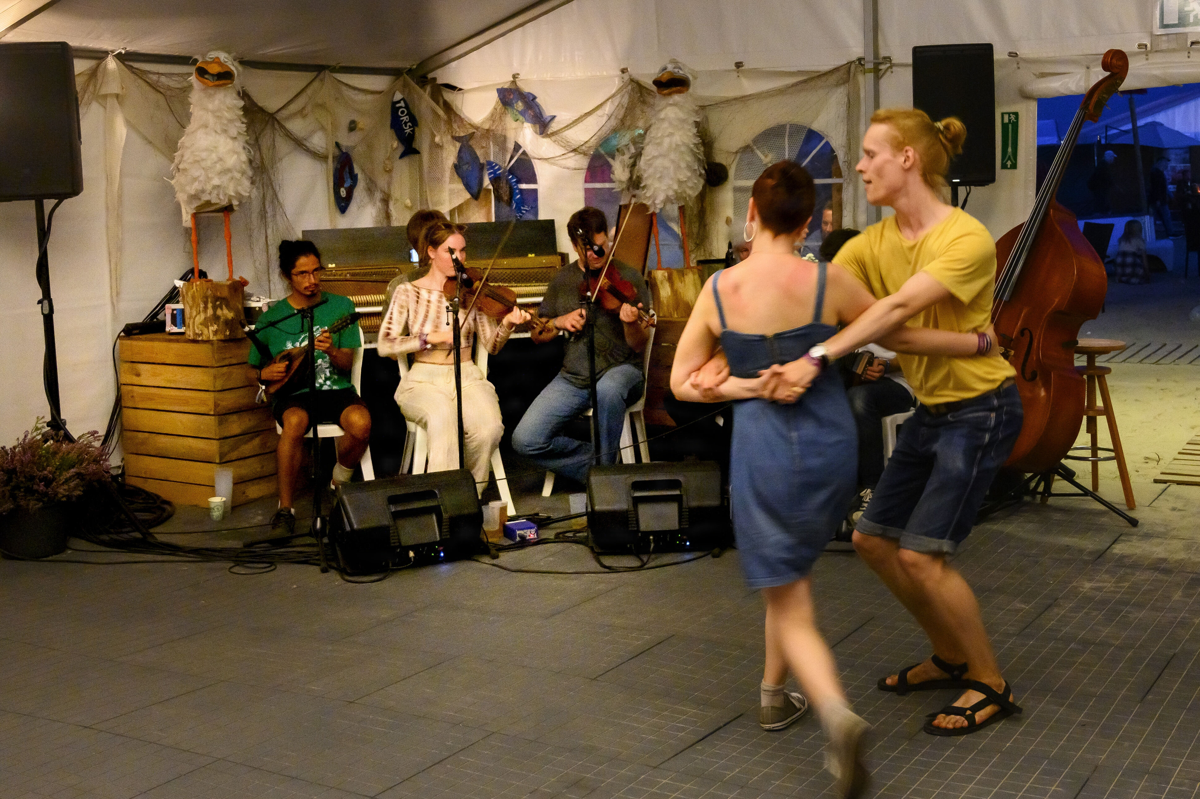 Her ses folkedans i Lille Fanø teltet under Tønder Festival for fire år siden. Fanøs musik- og dansetraditioner er nomineret til Unescos liste over immateriel kulturarv. (Arkivfoto).