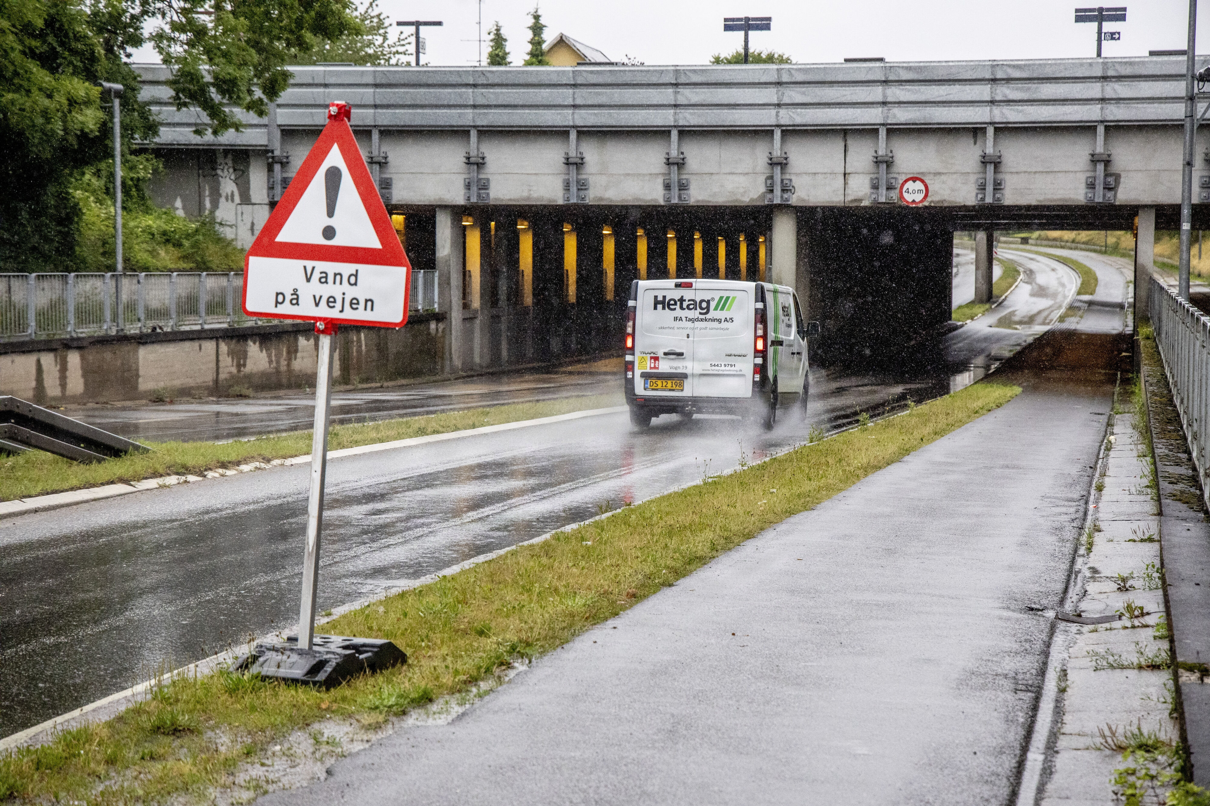 Mandag kan der stedvis falde op til mellem 15 og 25 millimeter regn på 30 minutter - lokalt op til 40 millimeter, oplyser DMI. (Arkivfoto).