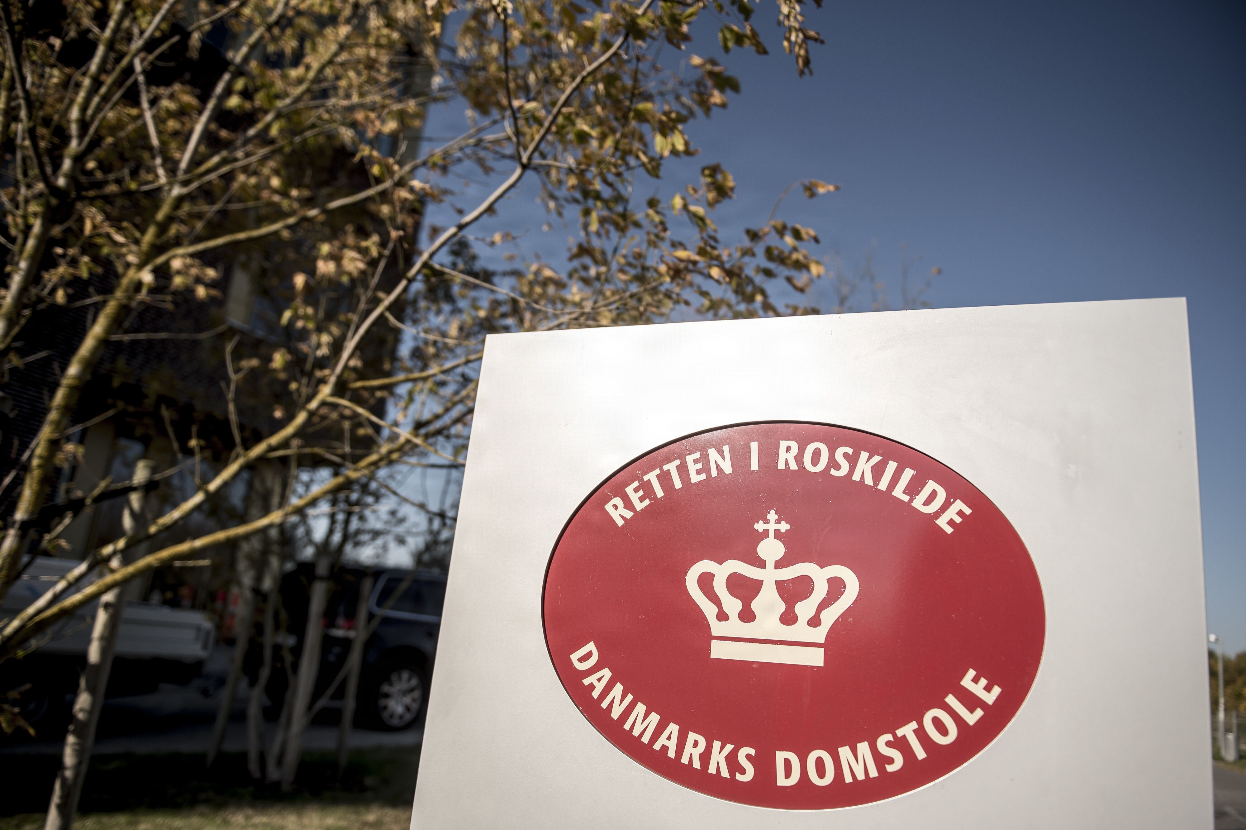 Retten i Roskilde afsiger mandag dom i en sag om et ungt forældrepar, der er tiltalt for henholdsvis drab og medvirken på drab på deres fire måneder gamle søn. (Arkivfoto).