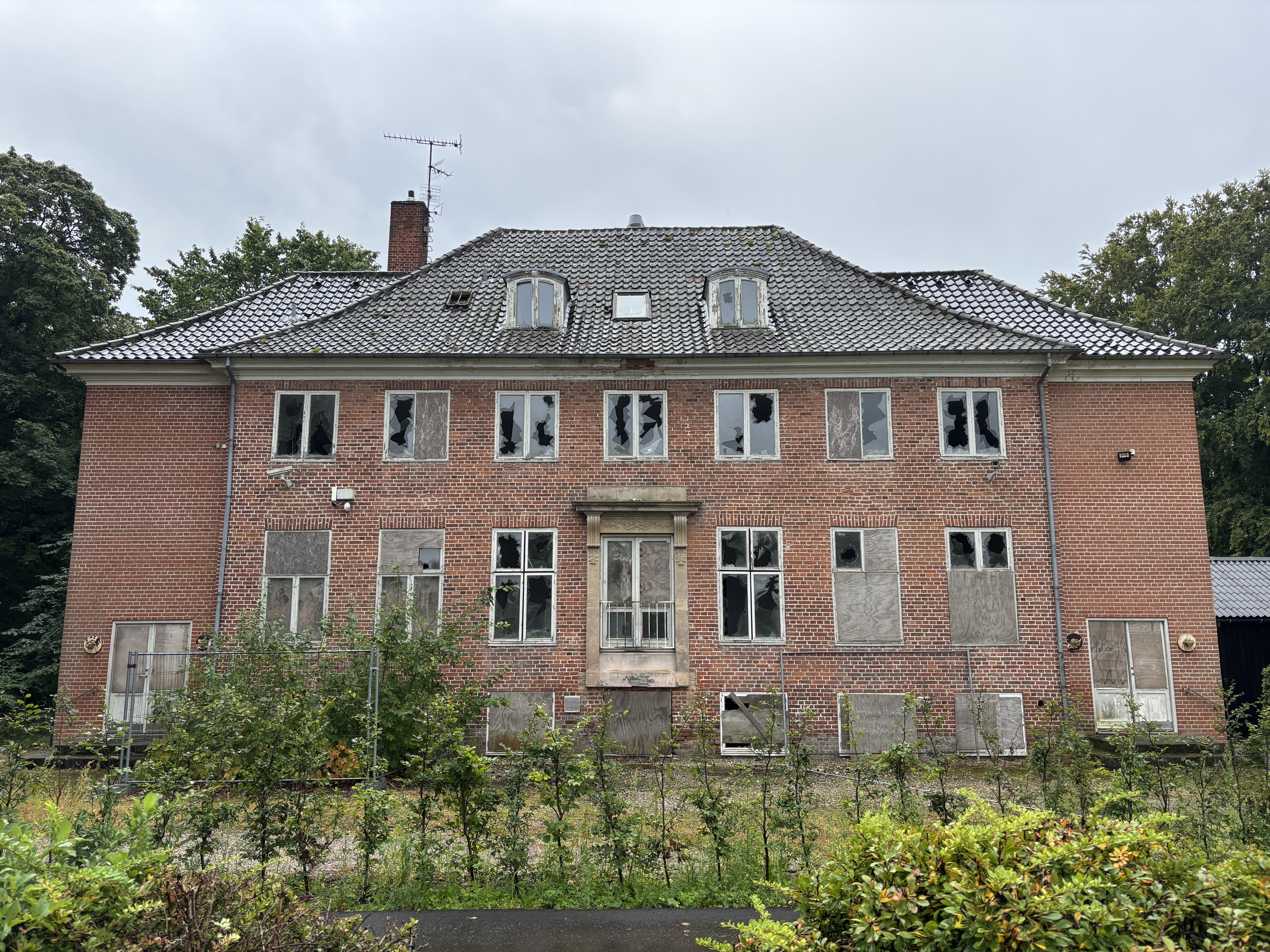 Ib Hernik Rønje håber på, at lave den gamle bygning til nye lejligheder.