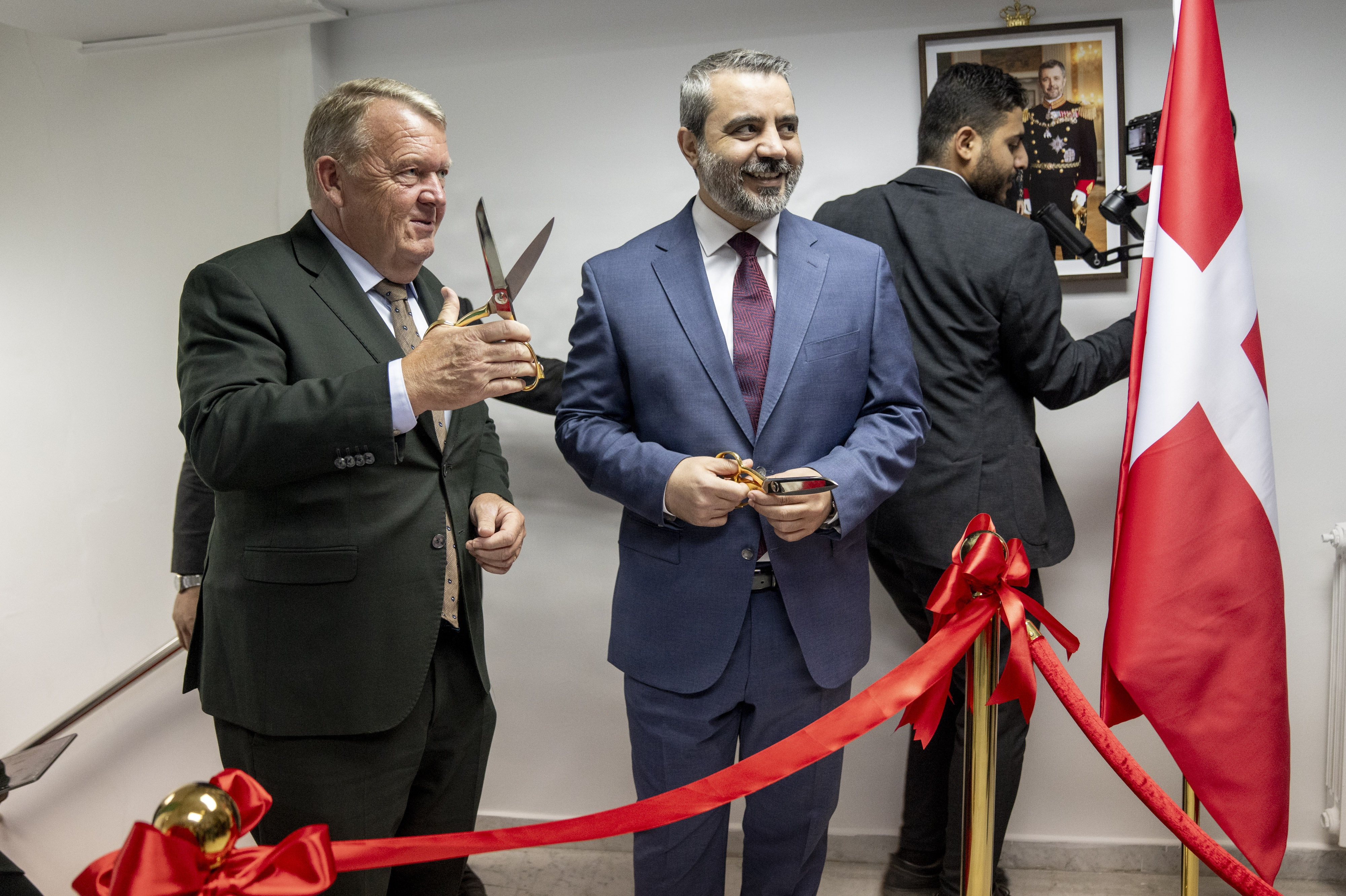 Udenrigsminister Lars Løkke Rasmussen (M) og Syriens udenrigsminister Asaad al-Shaibani var til stede, da Danmarks ambassade i Damaskus blev genåbnet mandag.