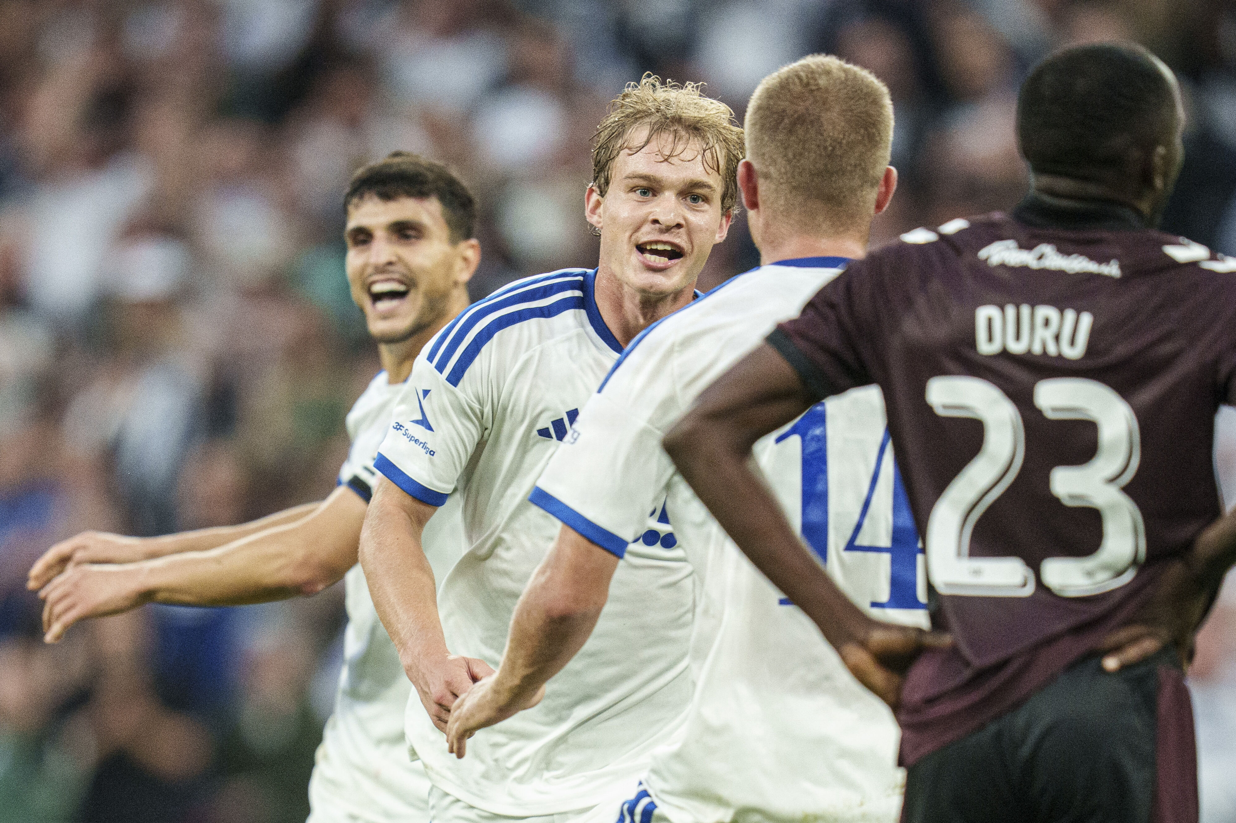 FC Københavns midtbanespiller Mads Emil Madsen hamrede målet til 2-1 i nettet mod Sønderjyske kort før pausen. FCK endte med at vinde 3-1.
