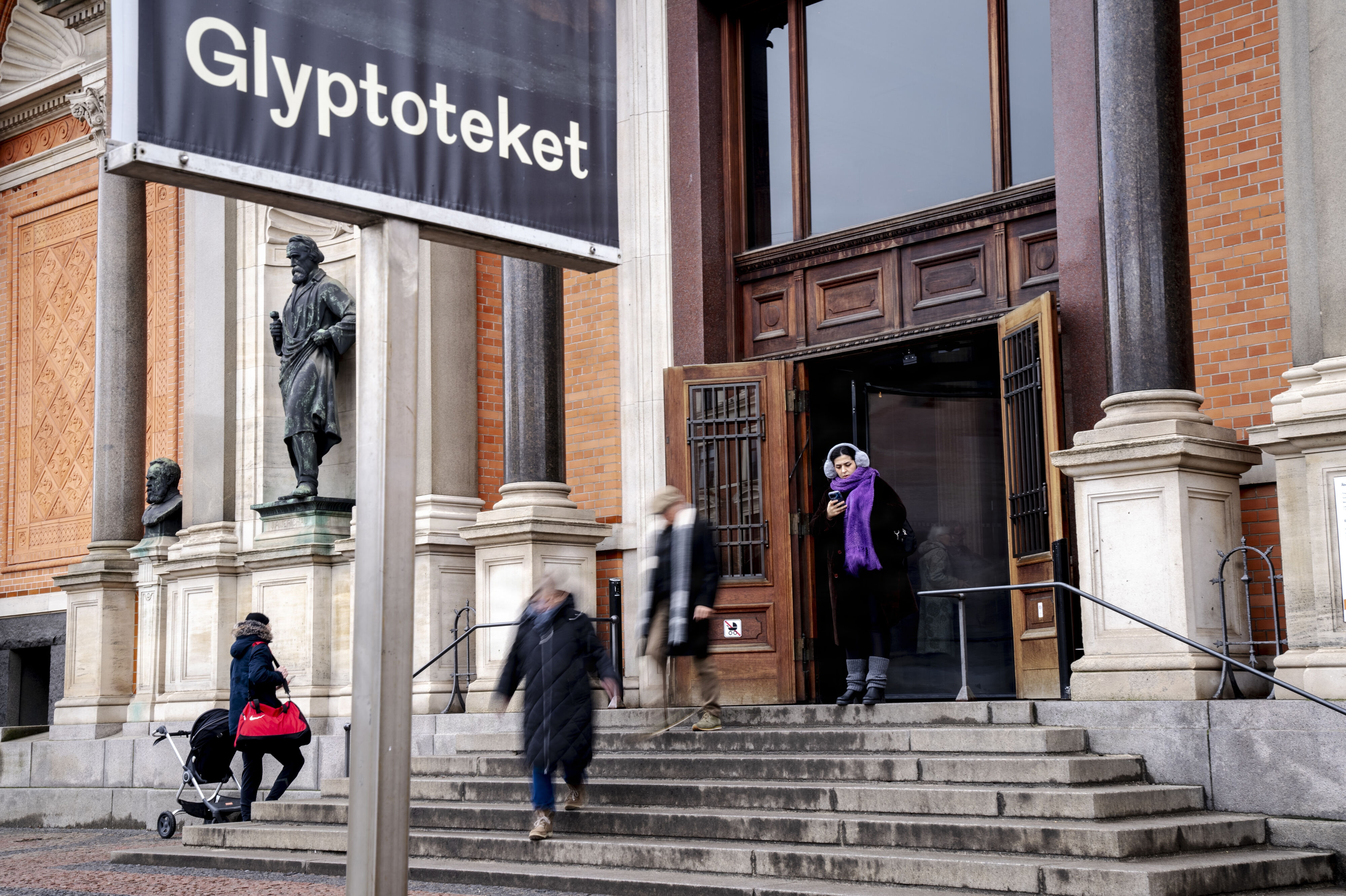 Indgangen til Ny Carlsberg Glyptotek i København, tirsdag den 13. februar 2024. Det seneste år har to tredjedele af befolkningen besøgt et museum. Flest besøgende lægger vejen forbi kunstmuseer og historiske museer. (Arkivfoto).