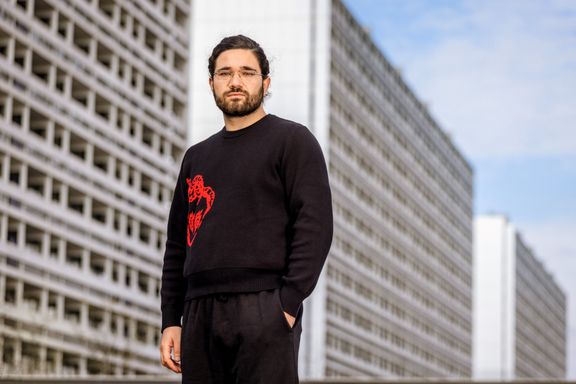 Deniz Kiys kollektivroman 'Blokkene' udkom sidste år og sætter fokus på livet i boligblokke, som ofte beskrives negativt i den offentlige debat.
