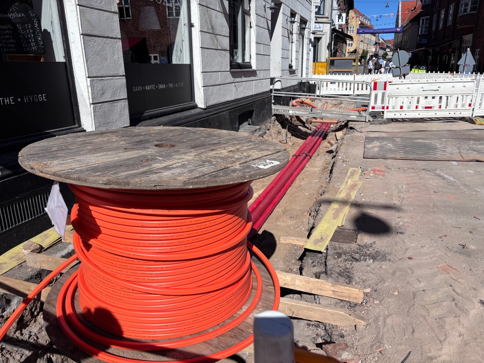 Arbejdet med klimasikringen af bykernen er i øjeblikket særligt centreret omkring stationen og havnepladsen som her i Bramstræde.