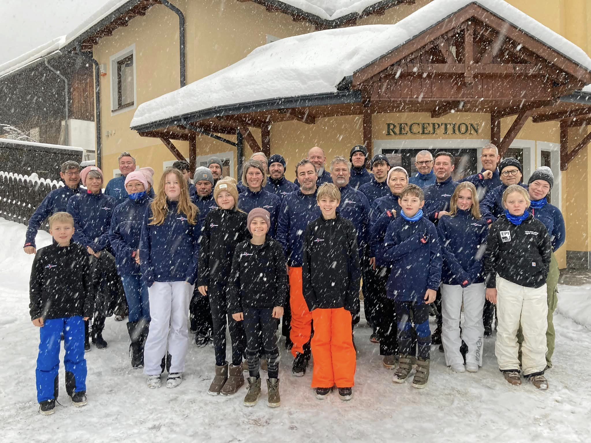 Hvert år arrangerer Martin Bachmann og hans familie en skitur for kræftramte og deres familier. Og nu har projektet fået en kendt ambassadør.