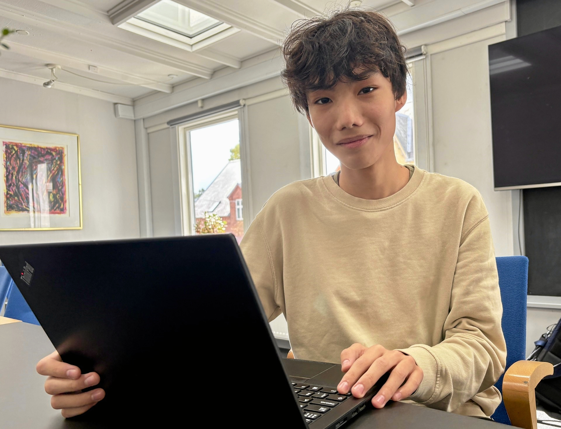 15-årige Ole Samsøe har udviklet et spillehit - dog ikke på skolecomputeren her.