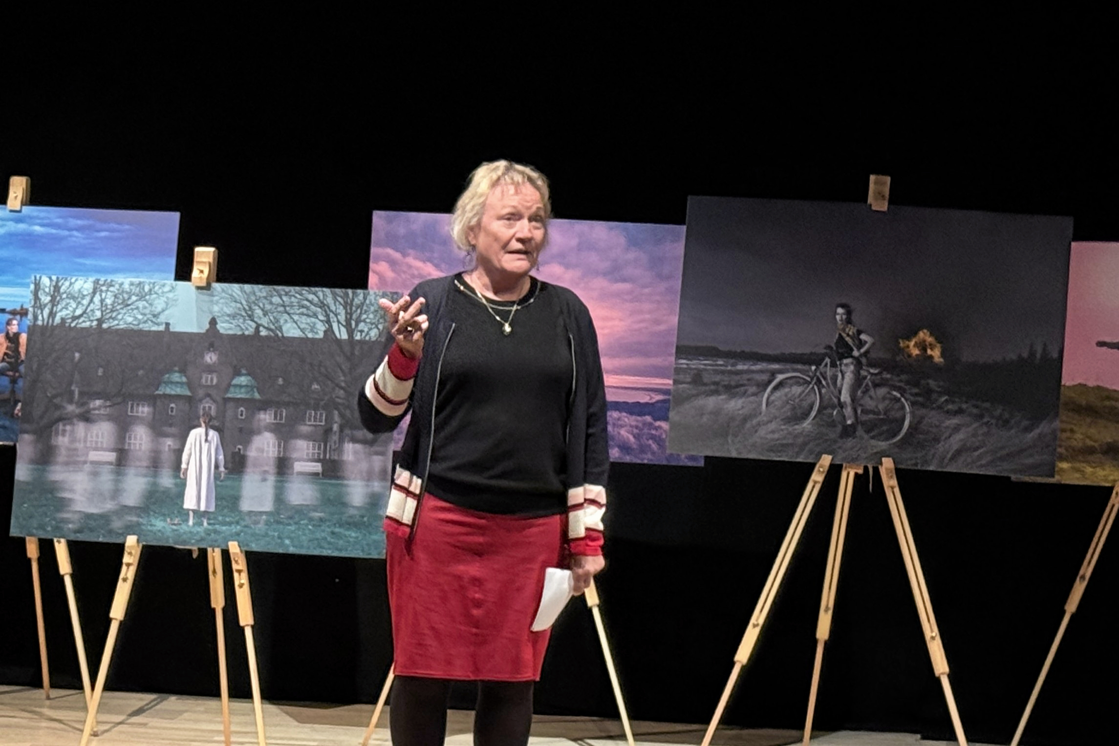 Odsherred Teater fejrede sine første 30 år som egnsteater tirsdag den 1. september. Det blev en aften med masser af gensynsglæde, minder og taler. Her er det borgmester Hanne Pigonska (V), der holder tale.
