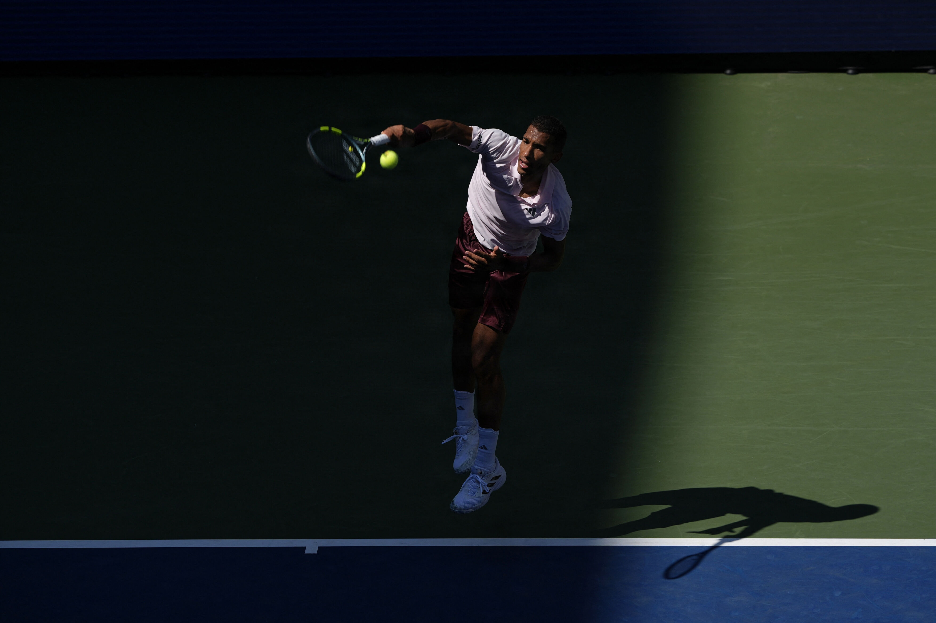Tredejseedede Felix Auger-Aliassime tabte i fire sæt til russiske Karen Khachanov og blev sendt ud af US Open.