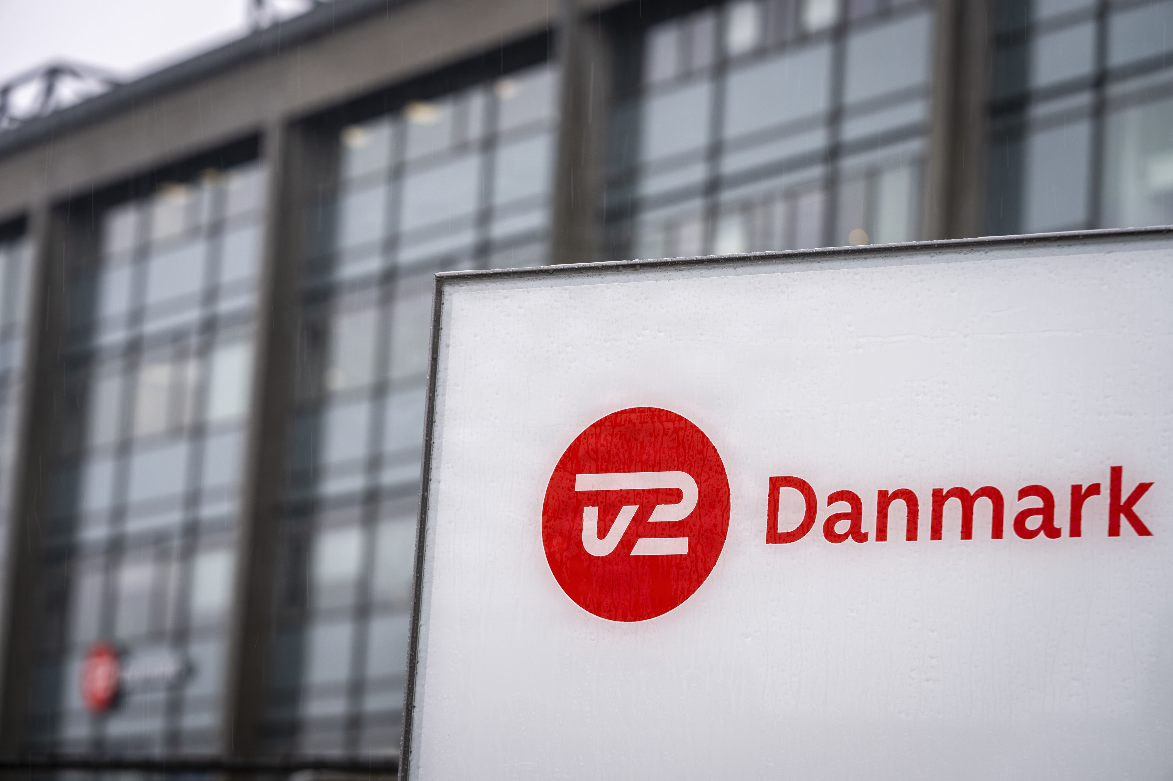 TV 2 ser flere principielle spørgsmål i en sag om en plejehjemsdokumentar fra 2020, og derfor søger mediehuset om at få lov til at anke en dom fra Østre Landsret til Højesteret. Billedet er af TV 2 på Teglholmen i København. (Arkivfoto).