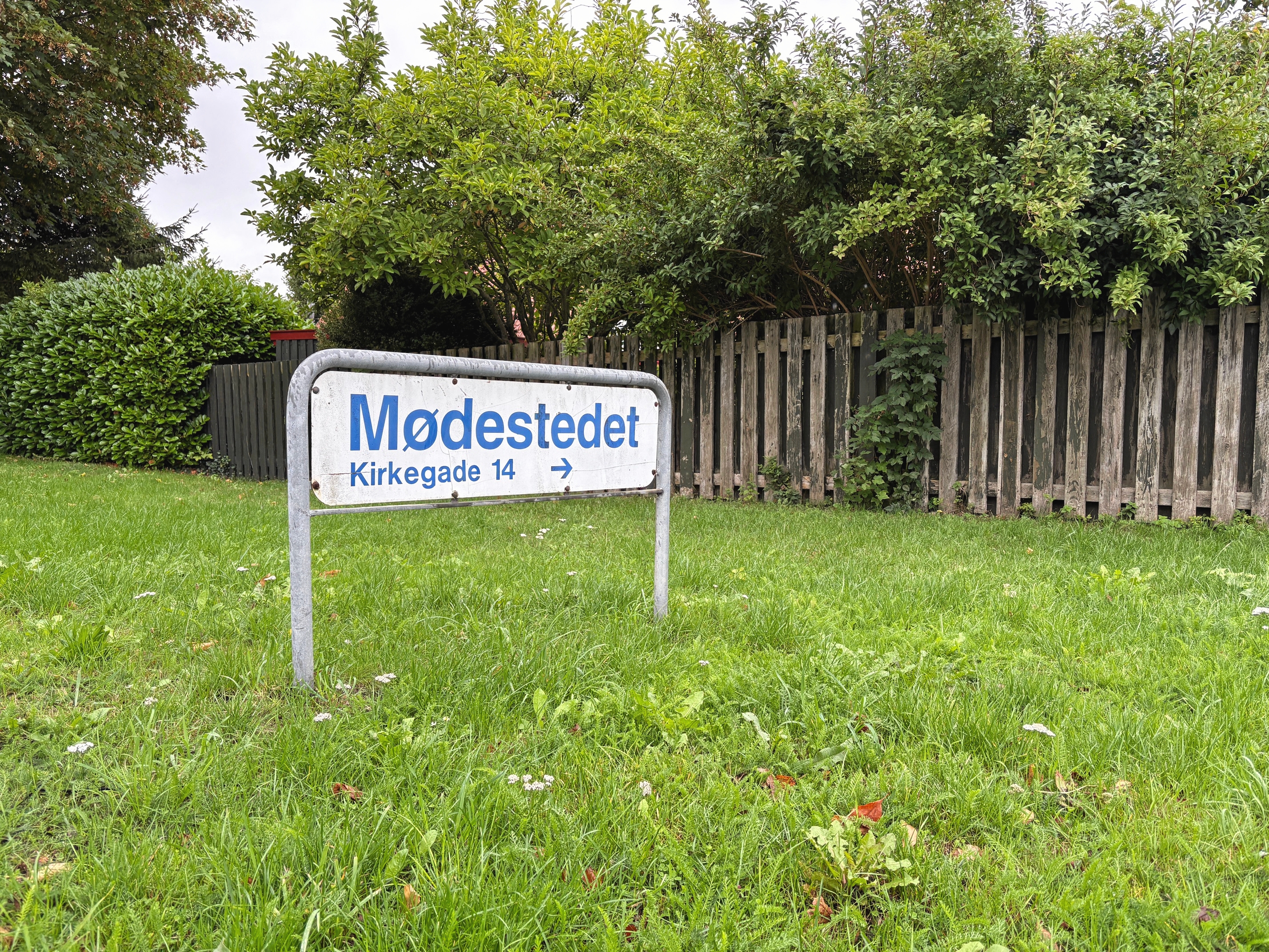 Mødestedet på Kirkegade i Helsinge er blandt de steder, der overlever i budgetforliget. - Nicklas Thorup Clausen Mødestedet på Kirkegade i Helsinge er blandt de steder, der overlever i budgetforliget.