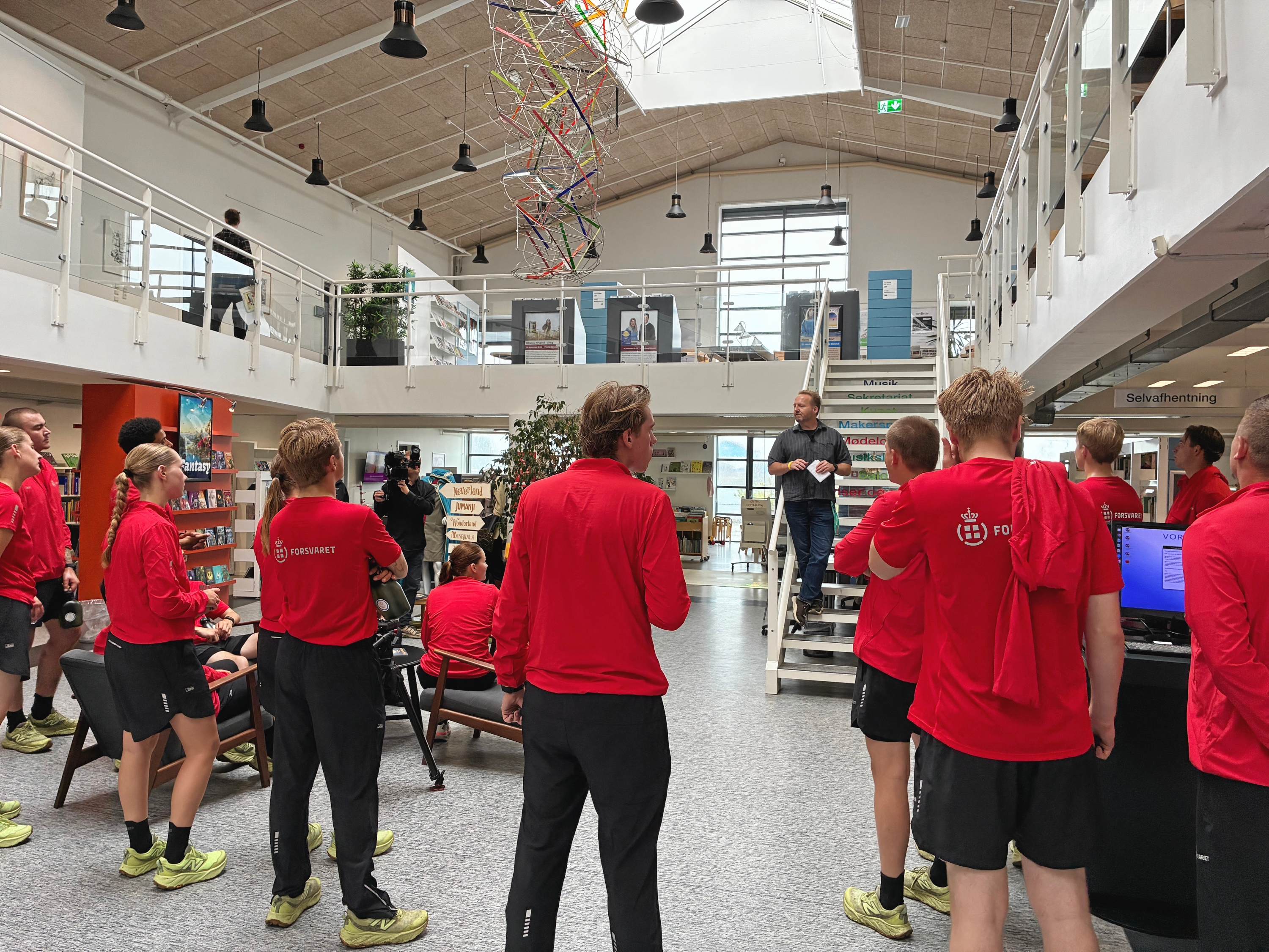 Et bibliotek er meget mere end bare et sted at låne bøger. Her fortæller bibliotekschef Henning Schmidt om de mange sociale arrangementer på Kulturarkaden. - Vordingborg Kommune Et bibliotek er meget mere end bare et sted at låne bøger. Her fortæller bibliotekschef Henning Schmidt om de mange sociale arrangementer på Kulturarkaden.