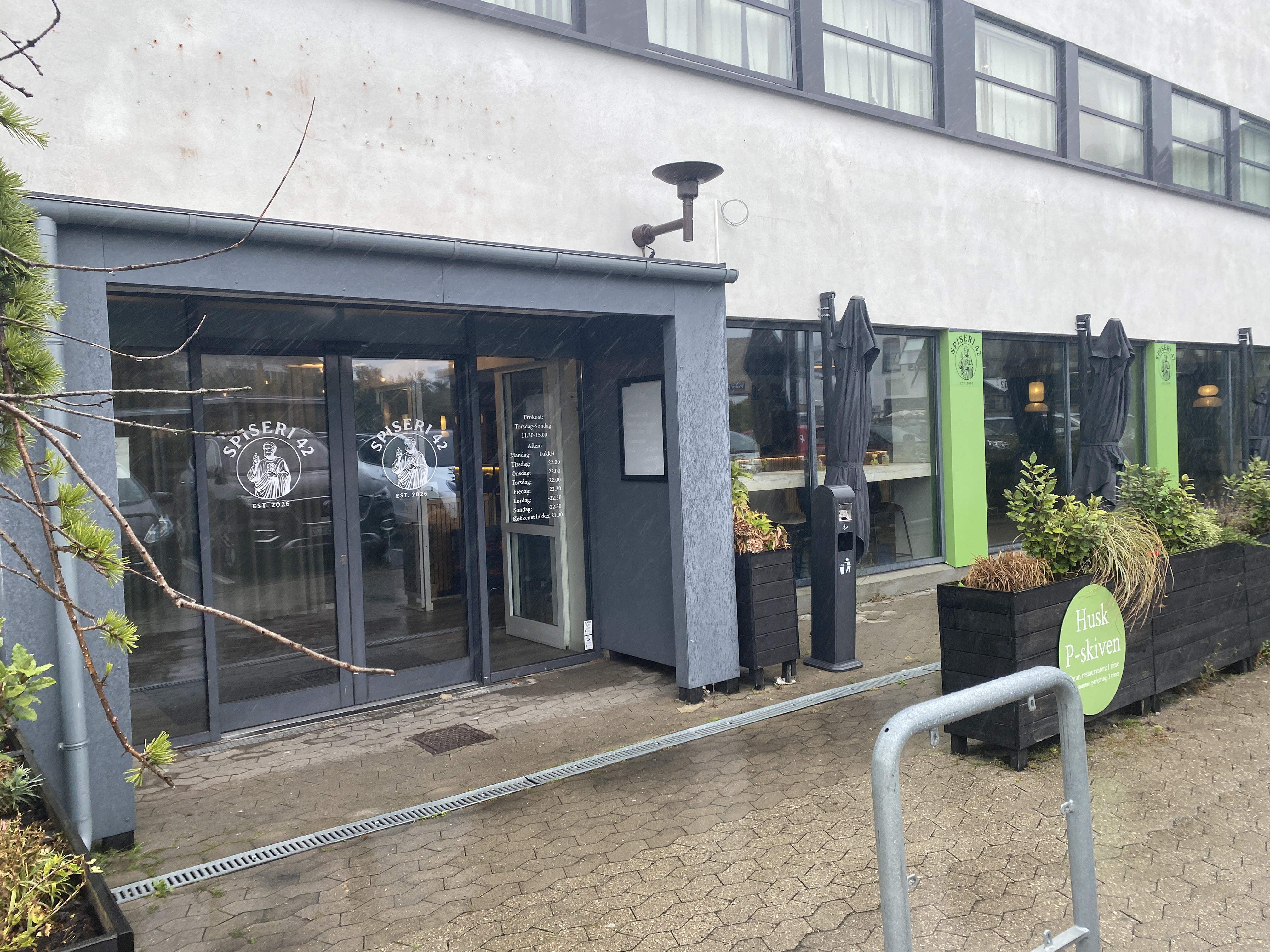 Spiseri 42 er pludselig lukket og restauranten er solgt.