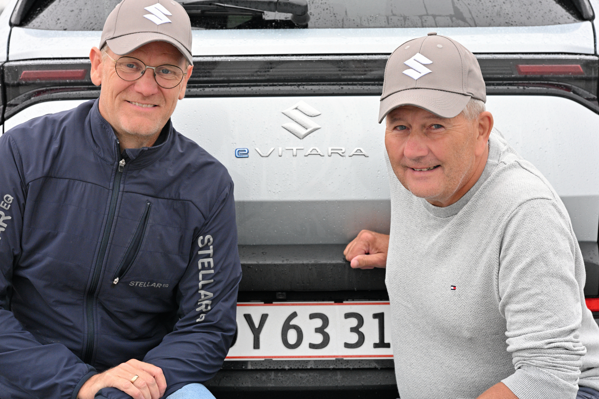 Kenneth Kruse Simonsen og Ole Frederiksen skal bevise, at en elbil duer til motorløb, når de kører denne Suzuki e Vitara til et godt resultat på lørdag i DRC Classic Regularity.