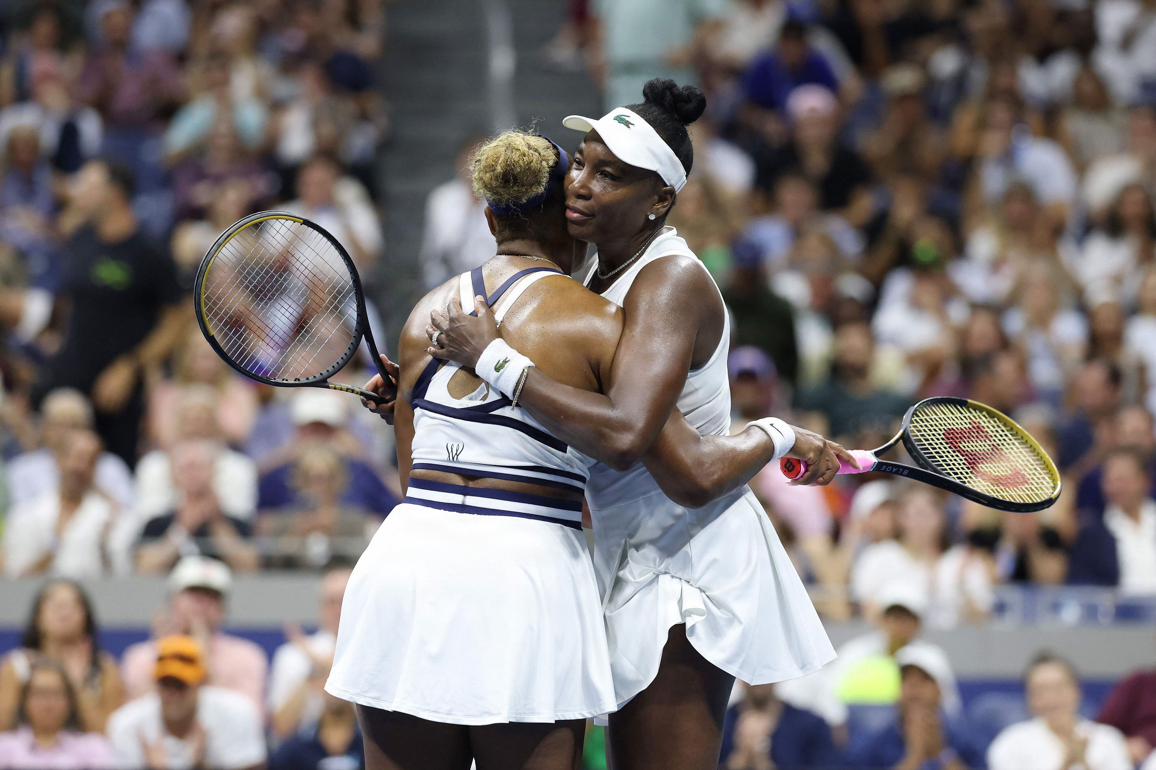 Serena og Venus Williams var tæt på avancement i double ved US Open.