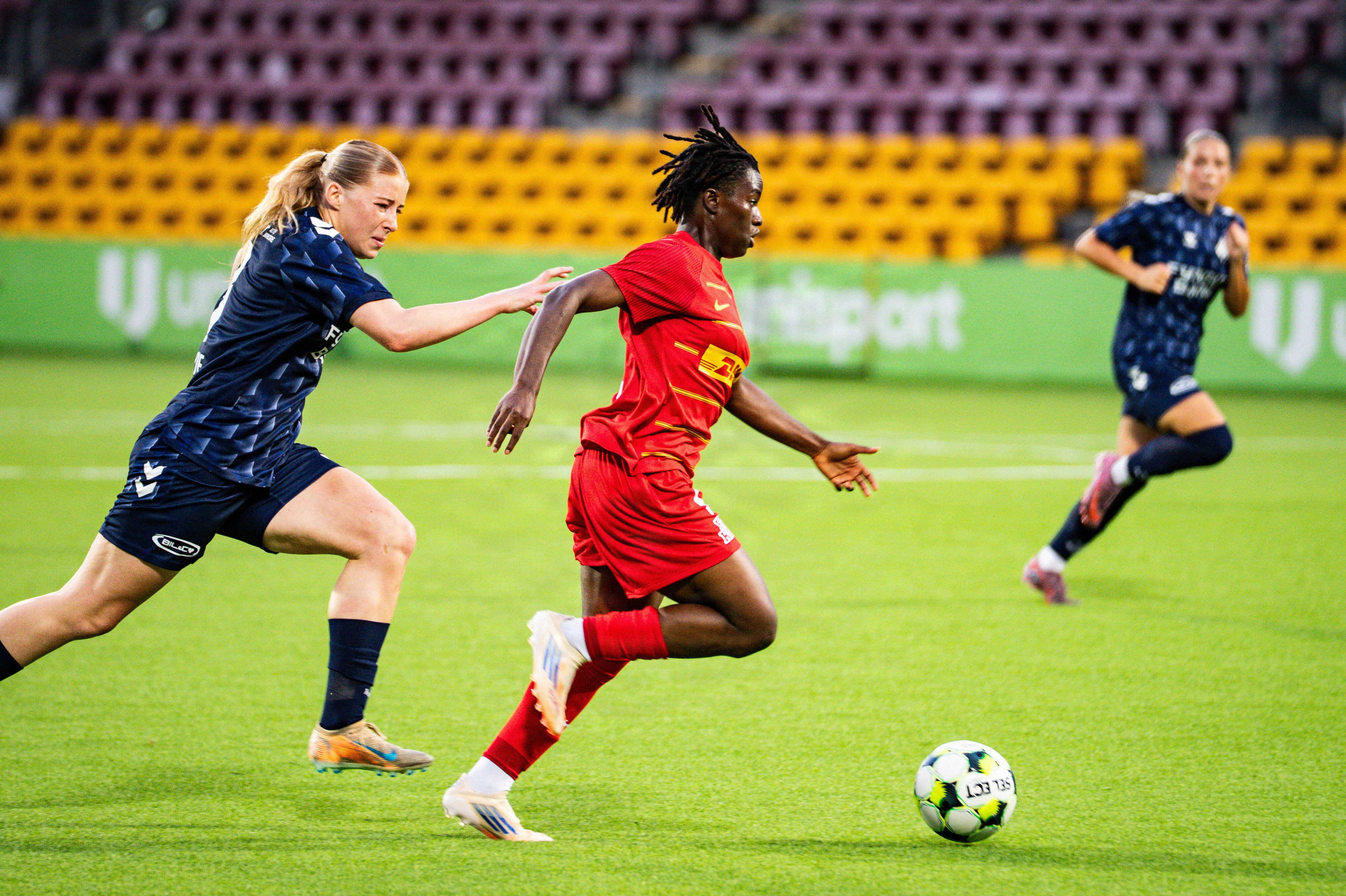 Safi N'Sira er svær at stoppe, når hun kommer i fart på kanten. Her er det mod Kolding, hvor hun undervejs laverede tre assister. Lørdag kommer FCN på en sværere opgave ude mod mesterholdet fra HB Køge.
