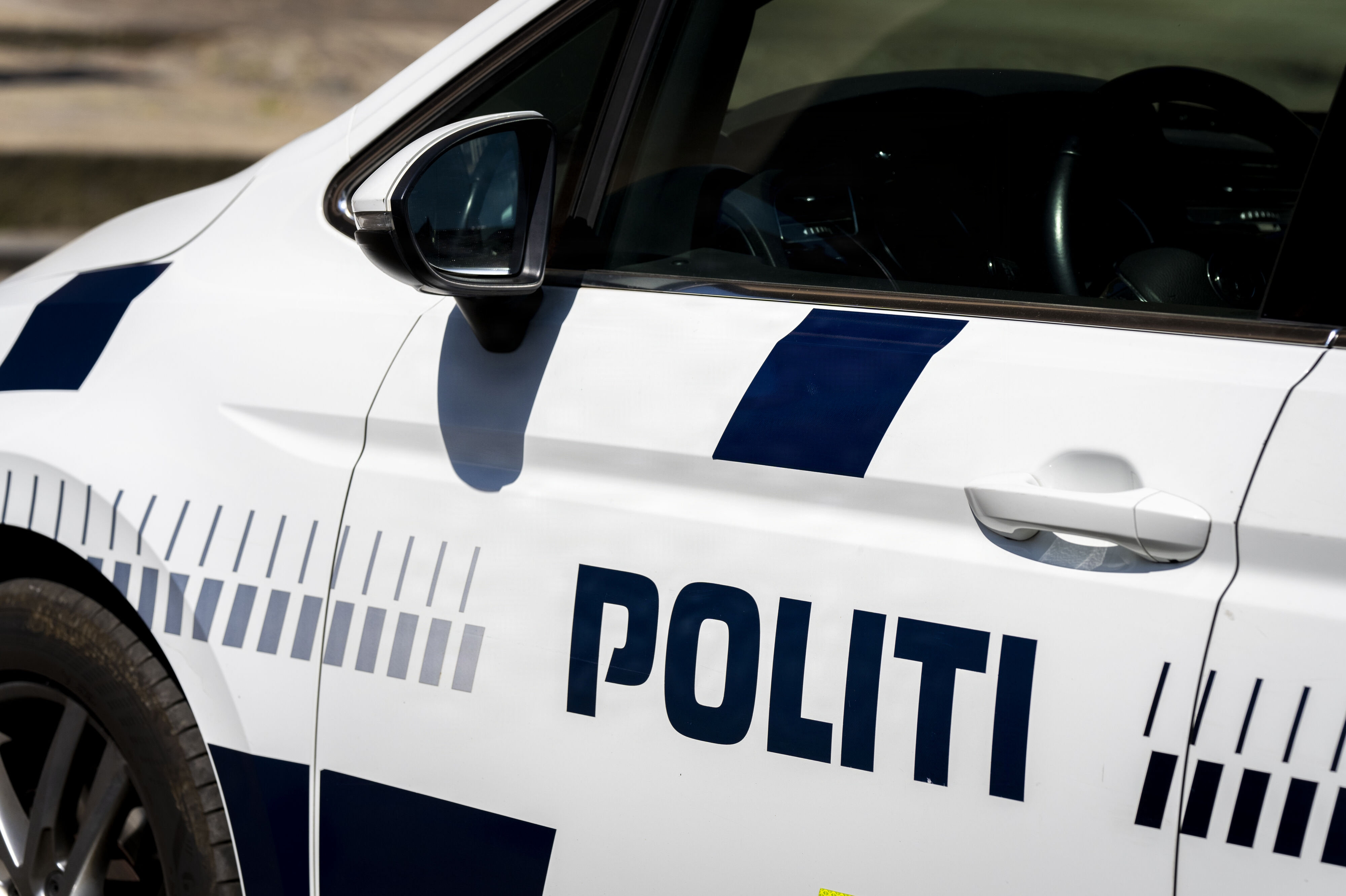 Under et rutinetjek fandt betjente fredag eftermiddag mere end 100 kilo hash i en bil ud for Ikast. (Arkivfoto).