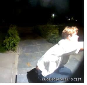 Politiet efterlyser to indbrudstyve.