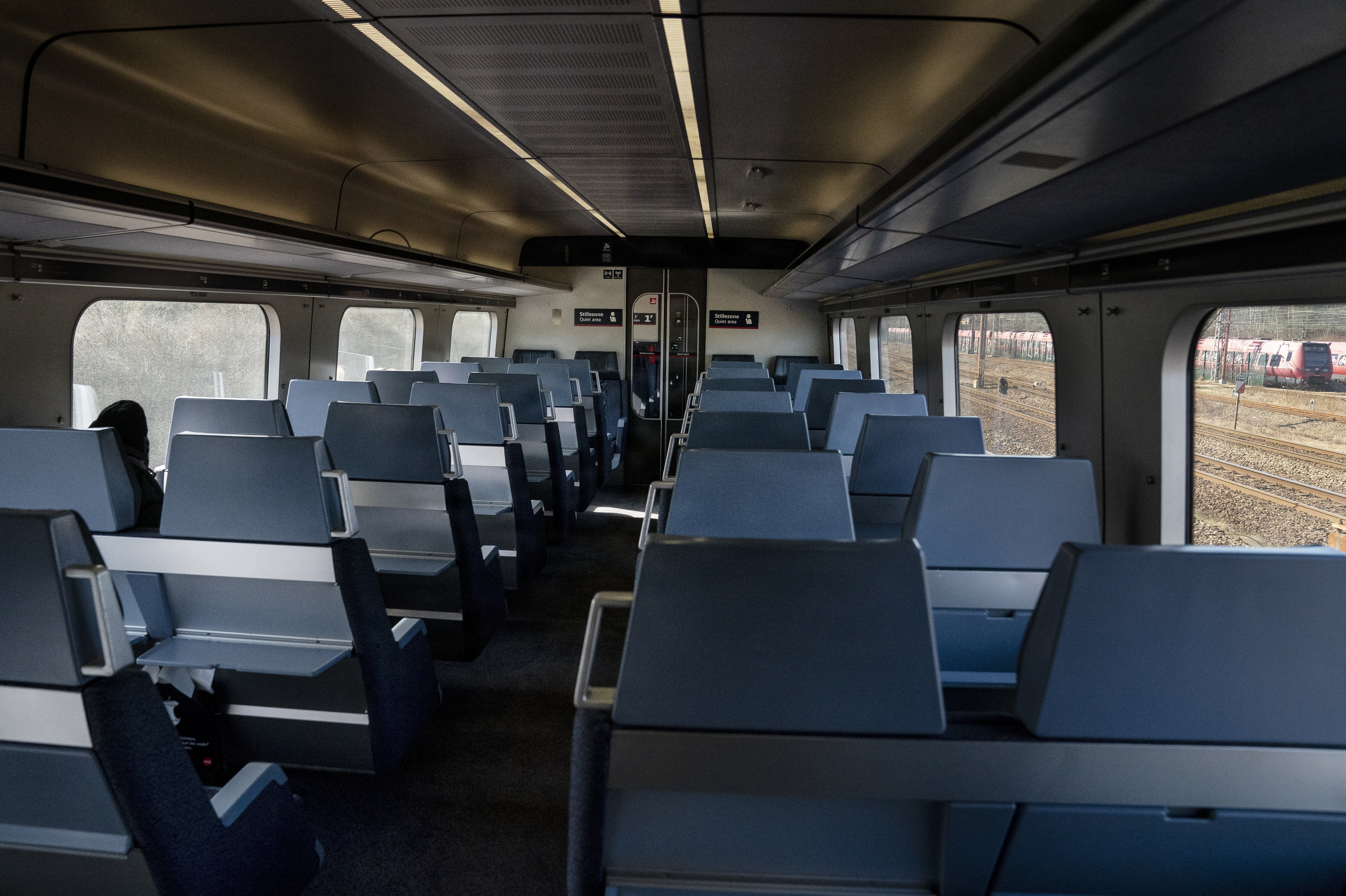 DSB's pressevagt oplyser til Ritzau, at alle passagererne er kommet med det efterfølgende tog mod Odense og Esbjerg, efter det oprindelige tog udviklede røg. Der er ikke tale om toget på billedet. (Arkivfoto).