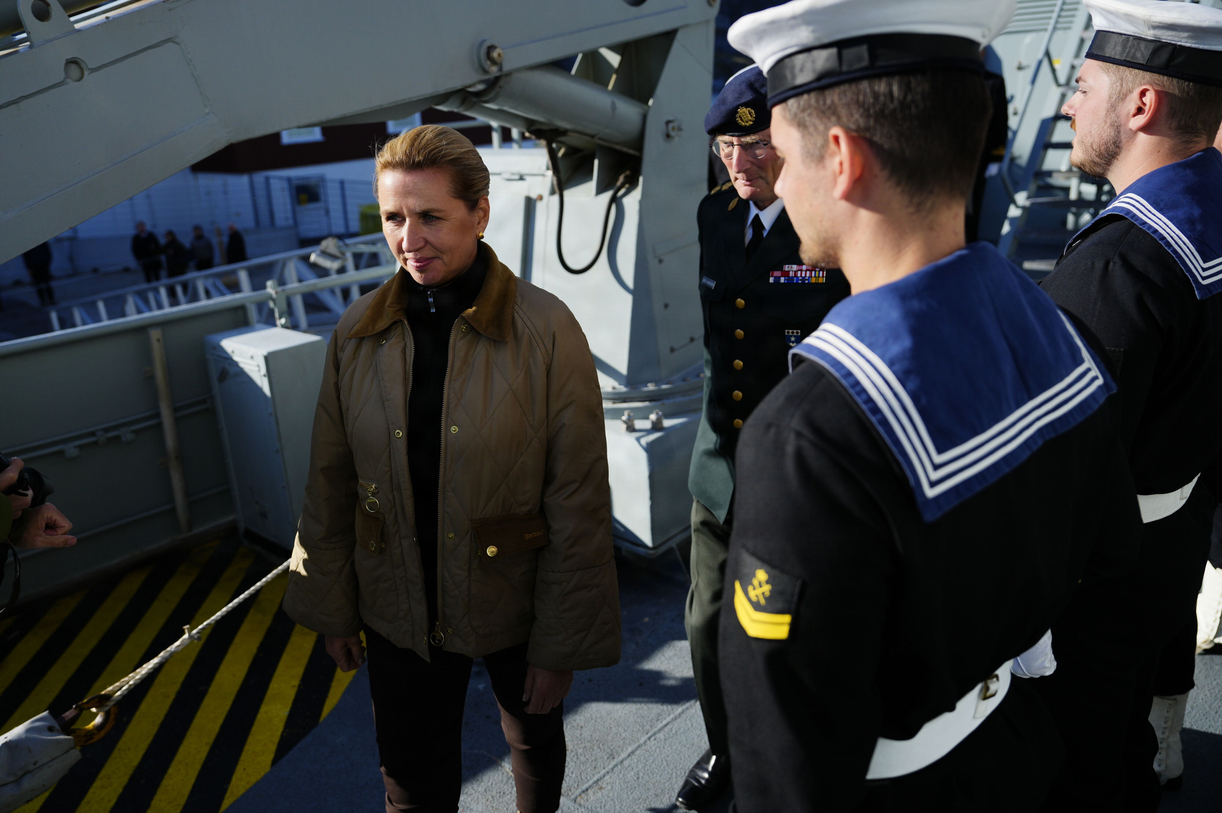 Statsminister Mette Frederiksen (S) og formand for EU-Kommissionen, Ursula von der Leyen, besøgte søndag inspektionsskibet "Thetis" i havnen i Nuuk.