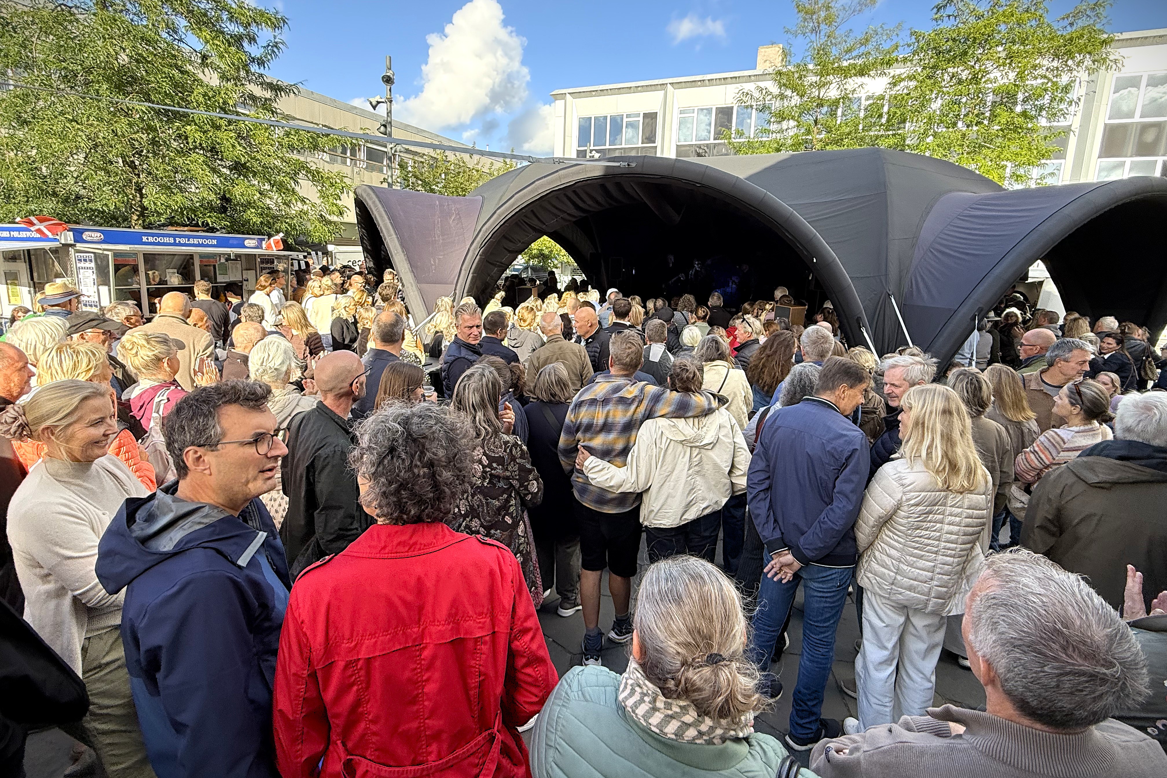 Der var masser af mennesker i Hørsholm bymidte, da den første udgave af Sensommerfesten blev afholdt i lørdags.