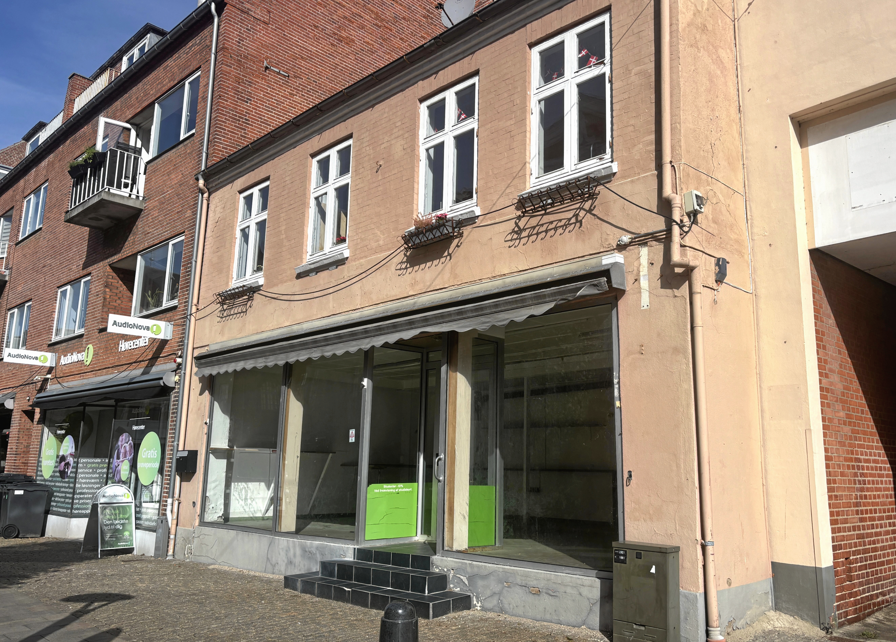 Alf og Ulla Døj har købt Kordilgade 59 i Kalundborg, som både består af en lejlighed og et butikslokale.