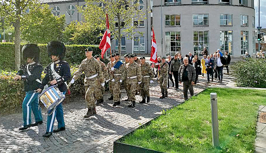 Paraden ved ankomst til Hillerød Kirke.