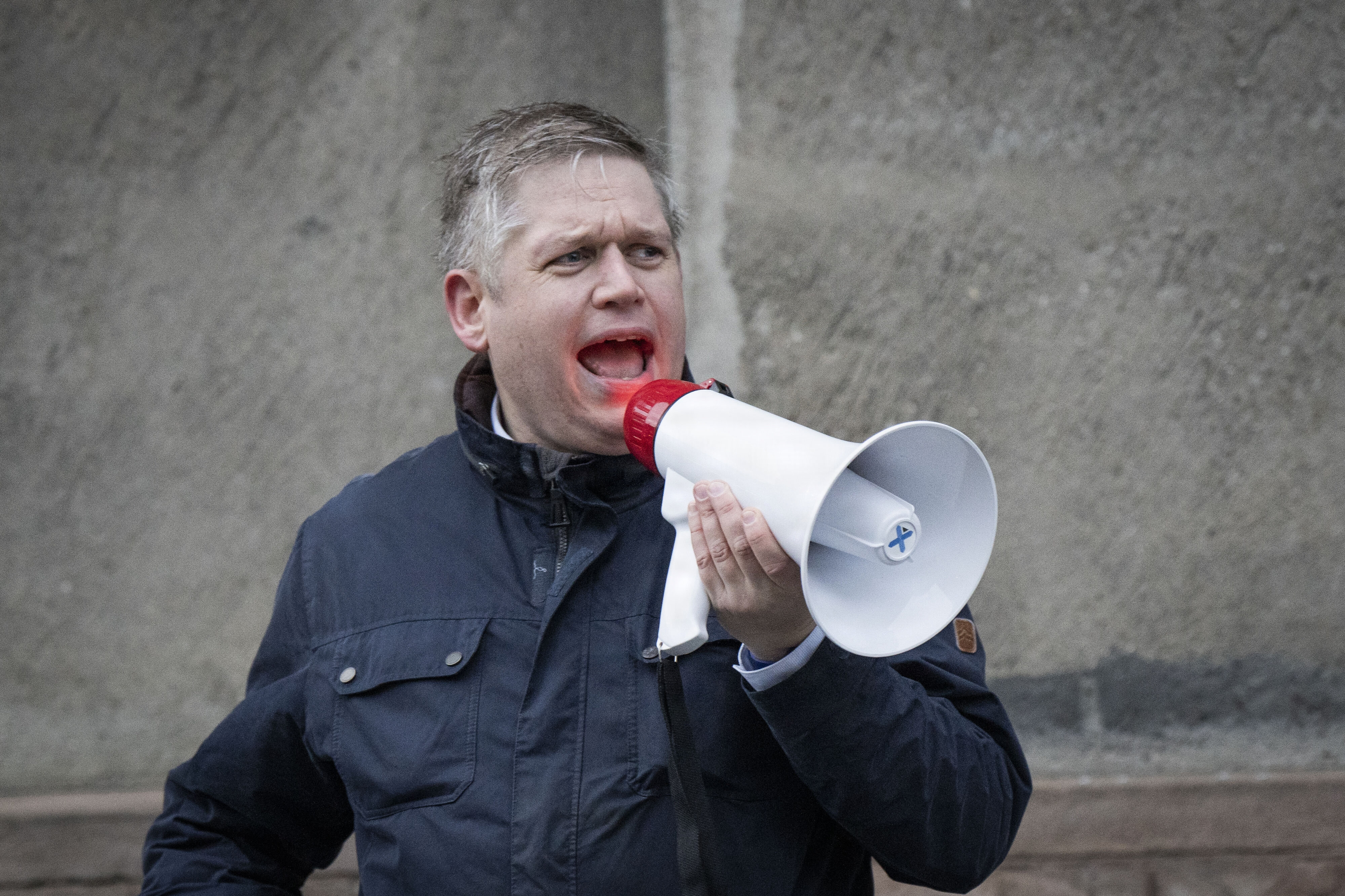 Den dansk-svenske politiker, advokat og stifter af partiet Stram Kurs, Rasmus Paludan, skal igen for retten. På billedet ses han ved en demonstration foran Københavns Universitet. (Arkivfoto).