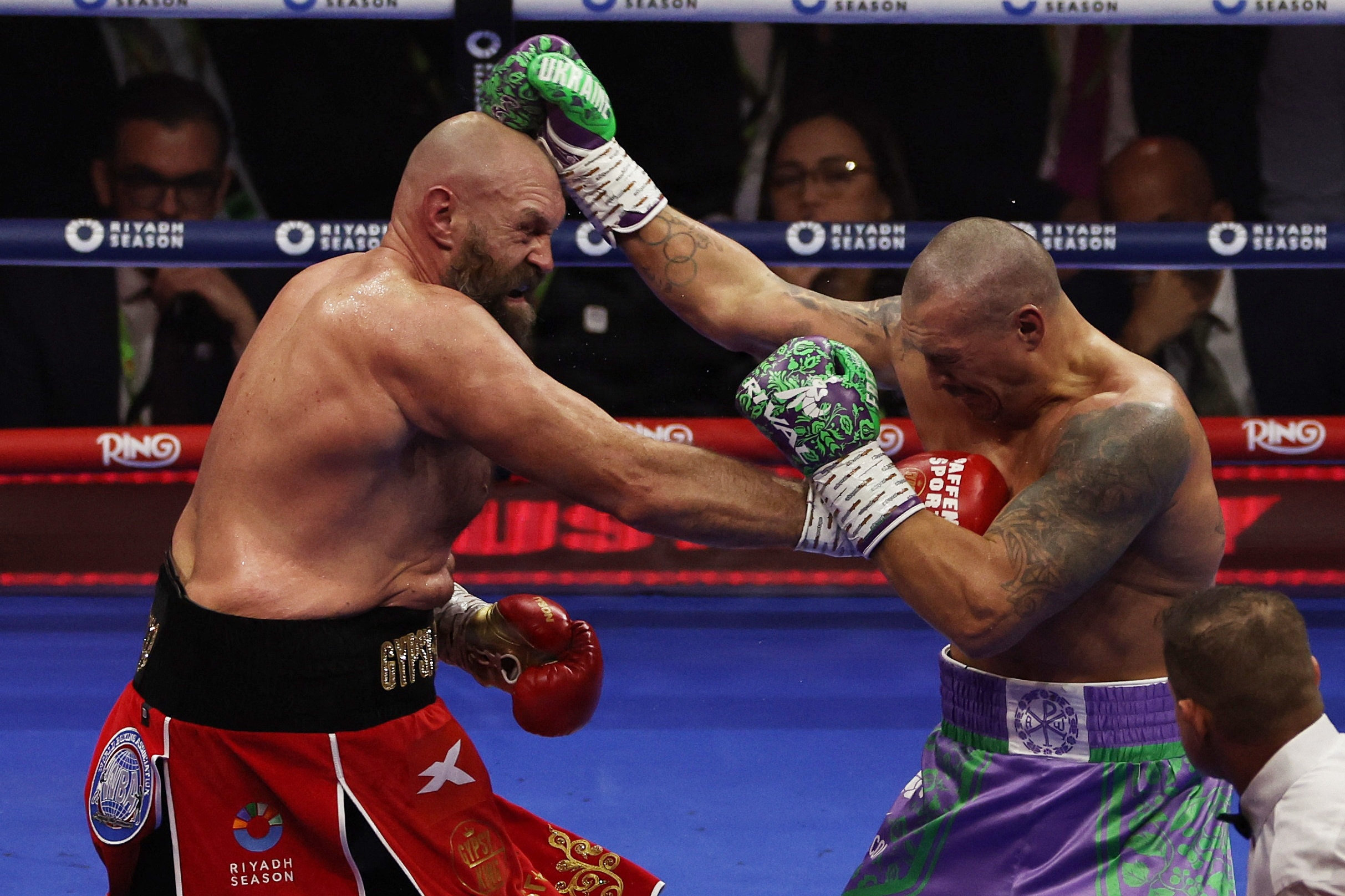 Den ukrainske bokser Oleksandr Usyk har to gange besejret britiske Tyson Fury. Nu sender Fury en udfordring til Usyk, efter at han påstår, at Anthony Joshua har fået kolde fødder forud for deres planlagte boksekamp i november. (Arkivfoto).