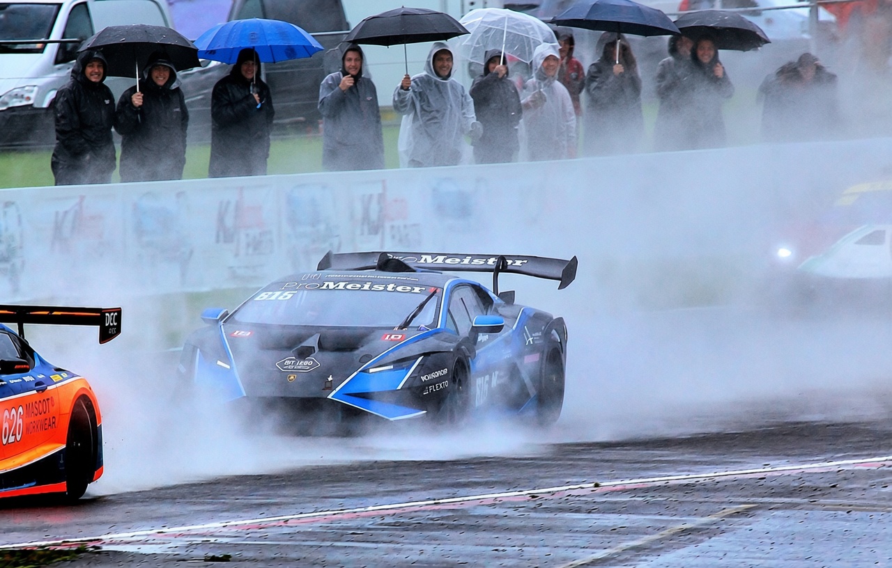 Mikkel C. kørte race i Padborg i weekenden, og her spillede regnen også en rolle.