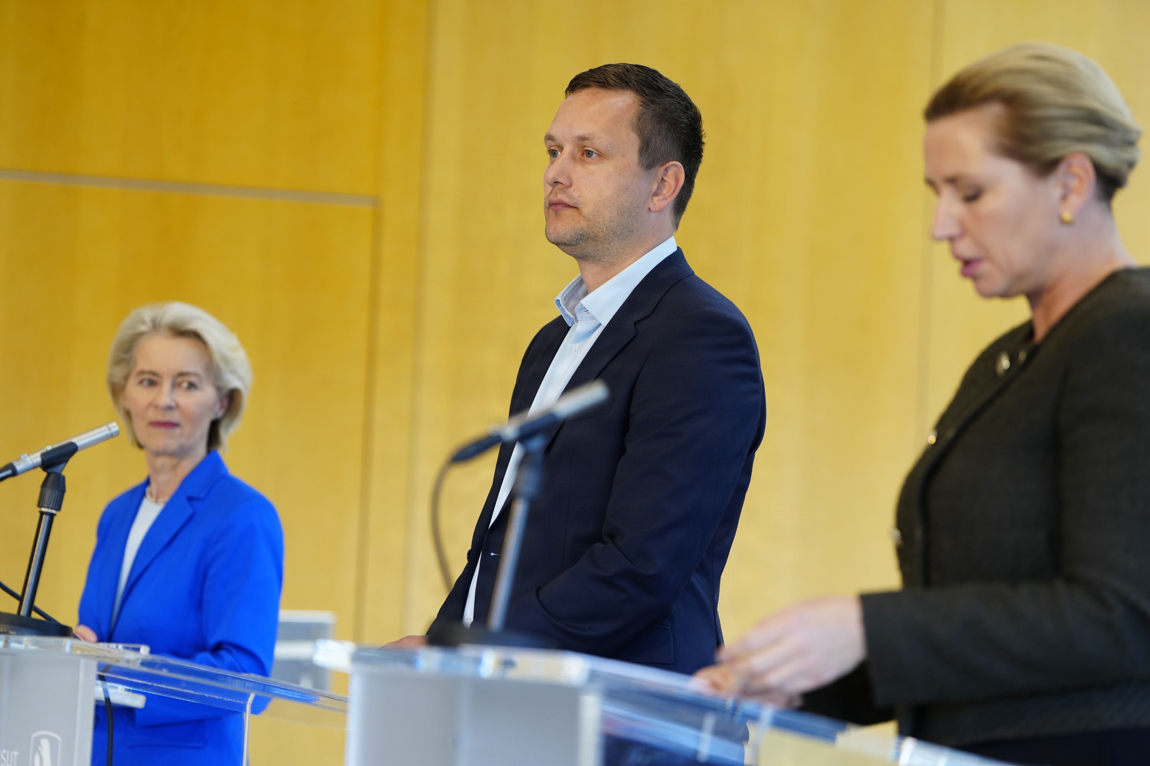 EU-kommisionsformand Ursula von der Leyen, Grønlands regeringsleder, Jens-Frederik Nielsen, og statsminister Mette Frederiksen (S) holder pressemøde i Nuuk, Grønland, mandag den 7. september 2026.