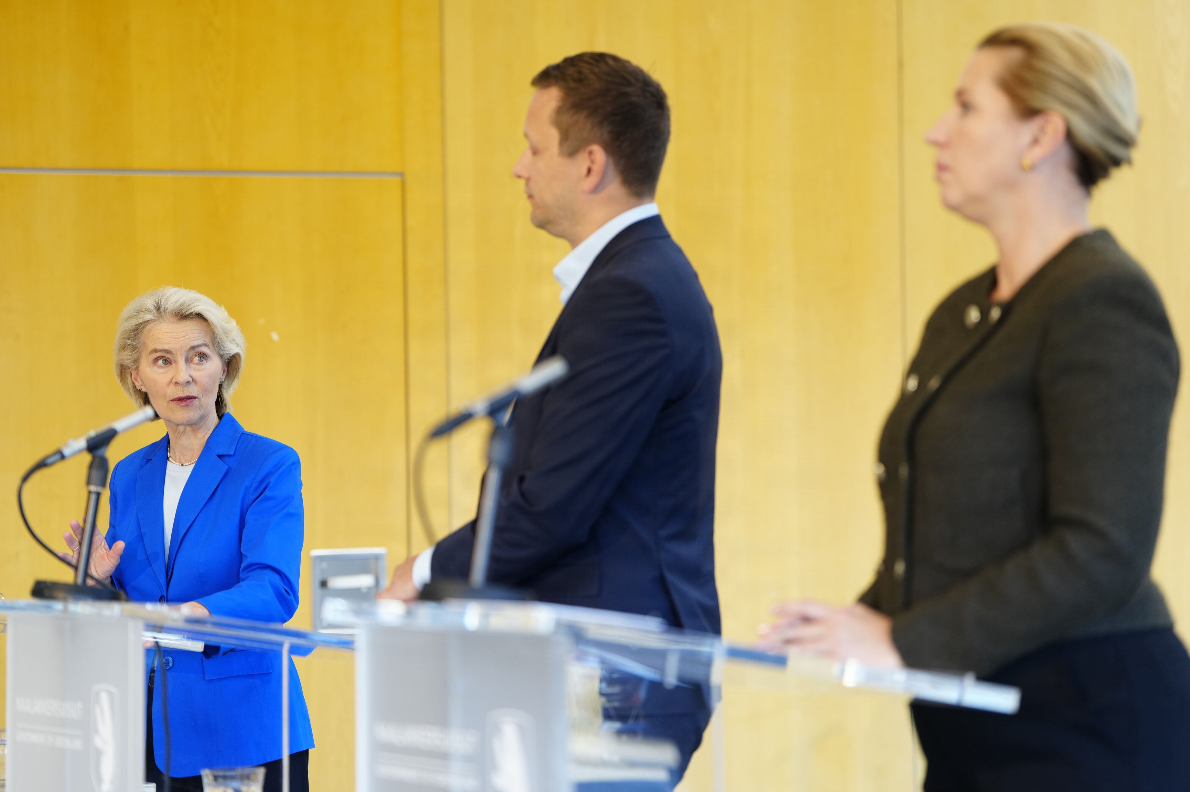 EU-kommisionsformand Ursula von der Leyen, Grønlands regeringsleder, Jens-Frederik Nielsen, og statsminister Mette Frederiksen (S) holder pressemøde i Nuuk, mandag den 7. september 2026.