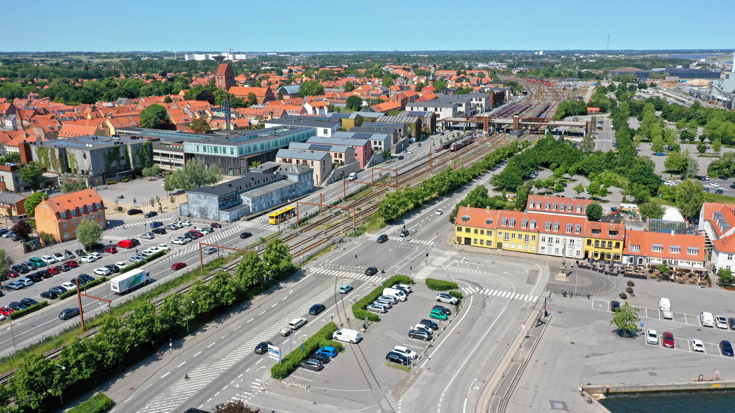 Nu begynder de forberedende arbejder til den kommende stiforbindelse under banen, og dermed inddrages 27 p-pladser på Havnen langs Toldbodvej.
