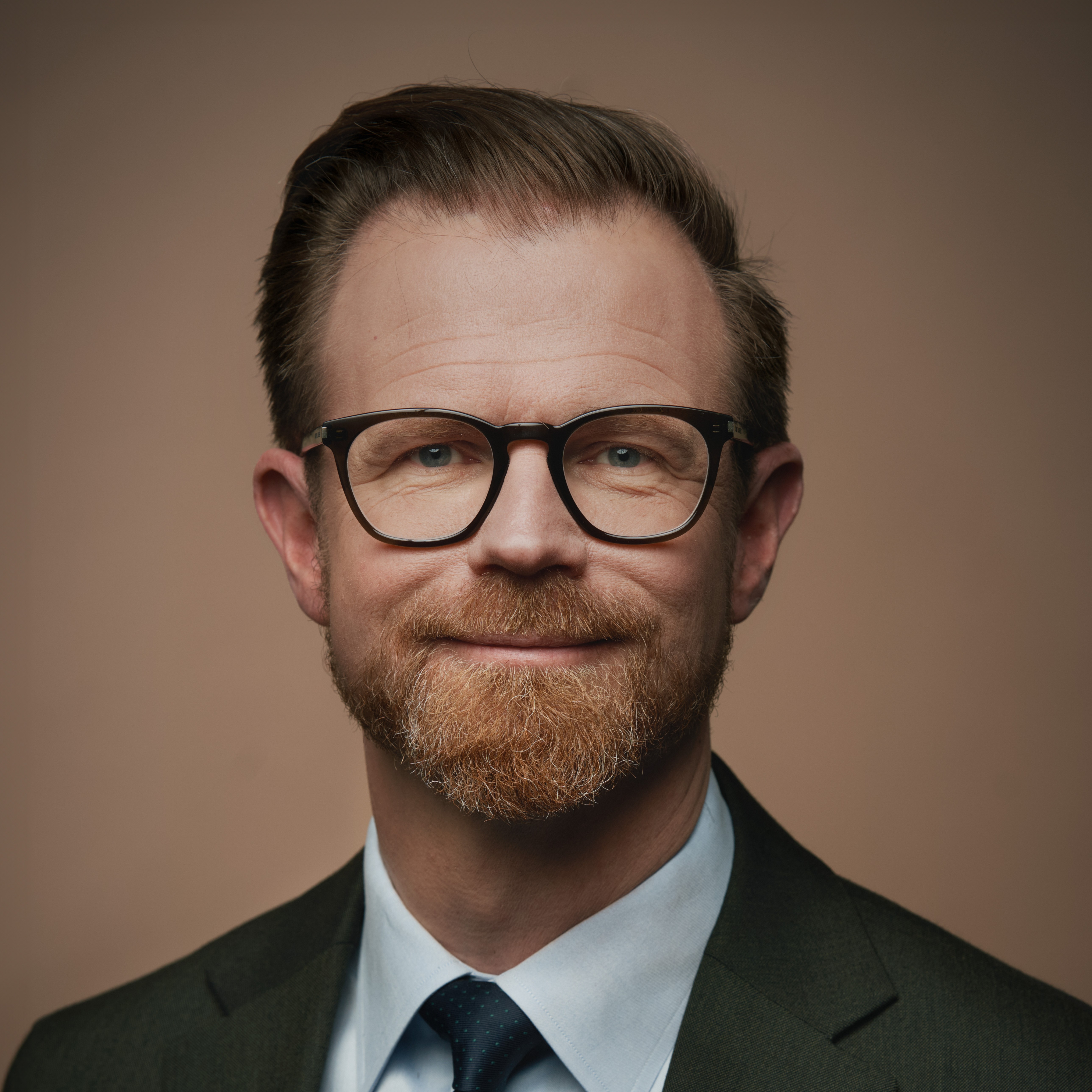 Folketingsmedlem og tidligere transportminister Benny Engelbrecht (S) foreslår Kattegatforbindelsen vedtaget i denne folketingsperiode. Modstandere kalder det en solomelding og politisk prøveballon.