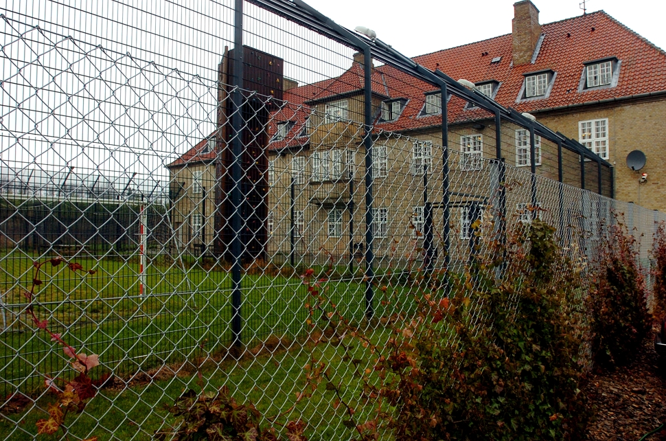Drabeligt ser det ud udefra. Men den sikrede institution Bakkegaarden i Annebergparken i Nykøbing Sjælland har haft nogle fangeflugter de senere år.