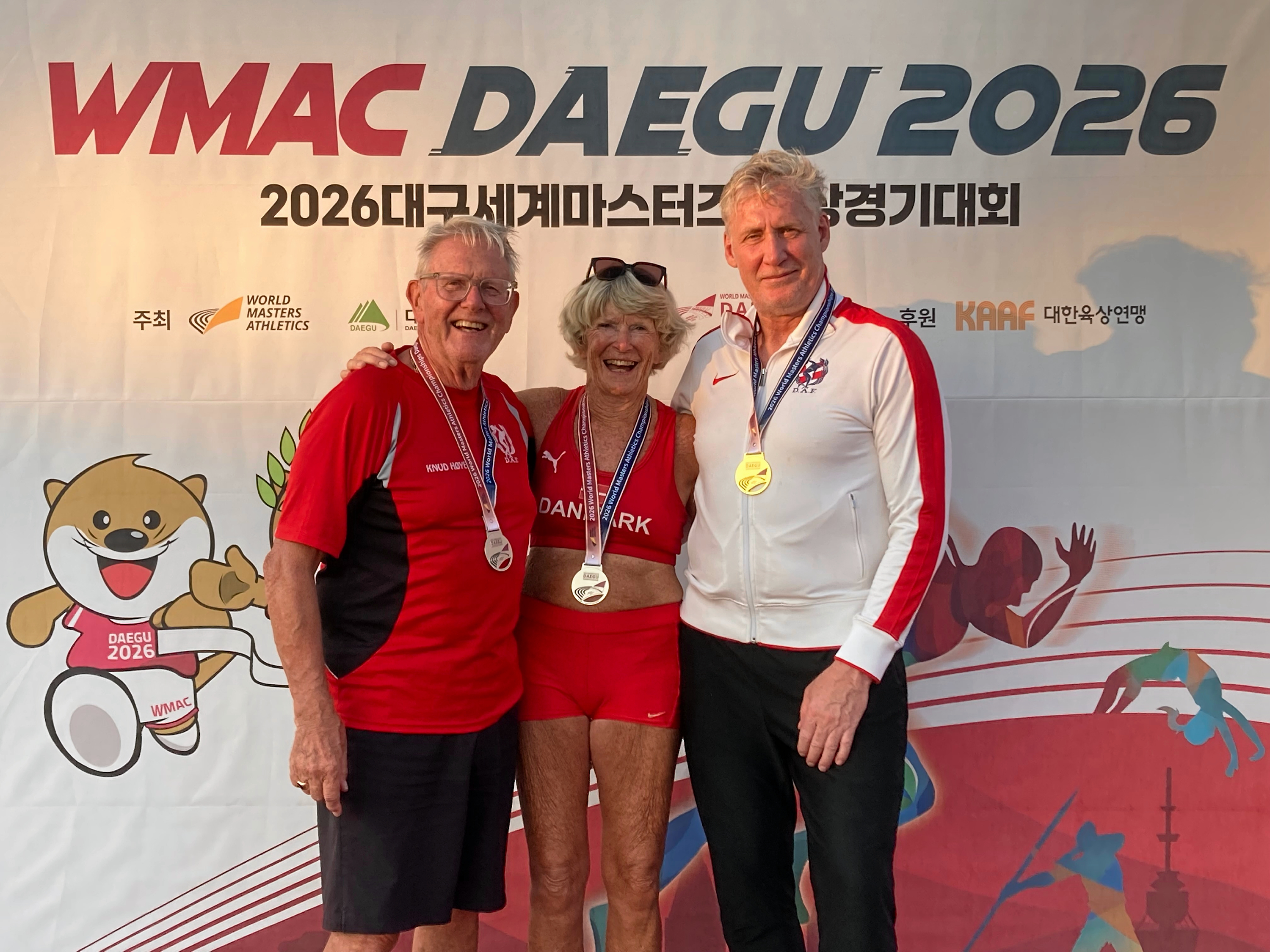 Knud Høyer (tv), Inge Faldager og Jan Cordius fra Greve Atletik har været til VM for masters i Daegu, Sydkorea.