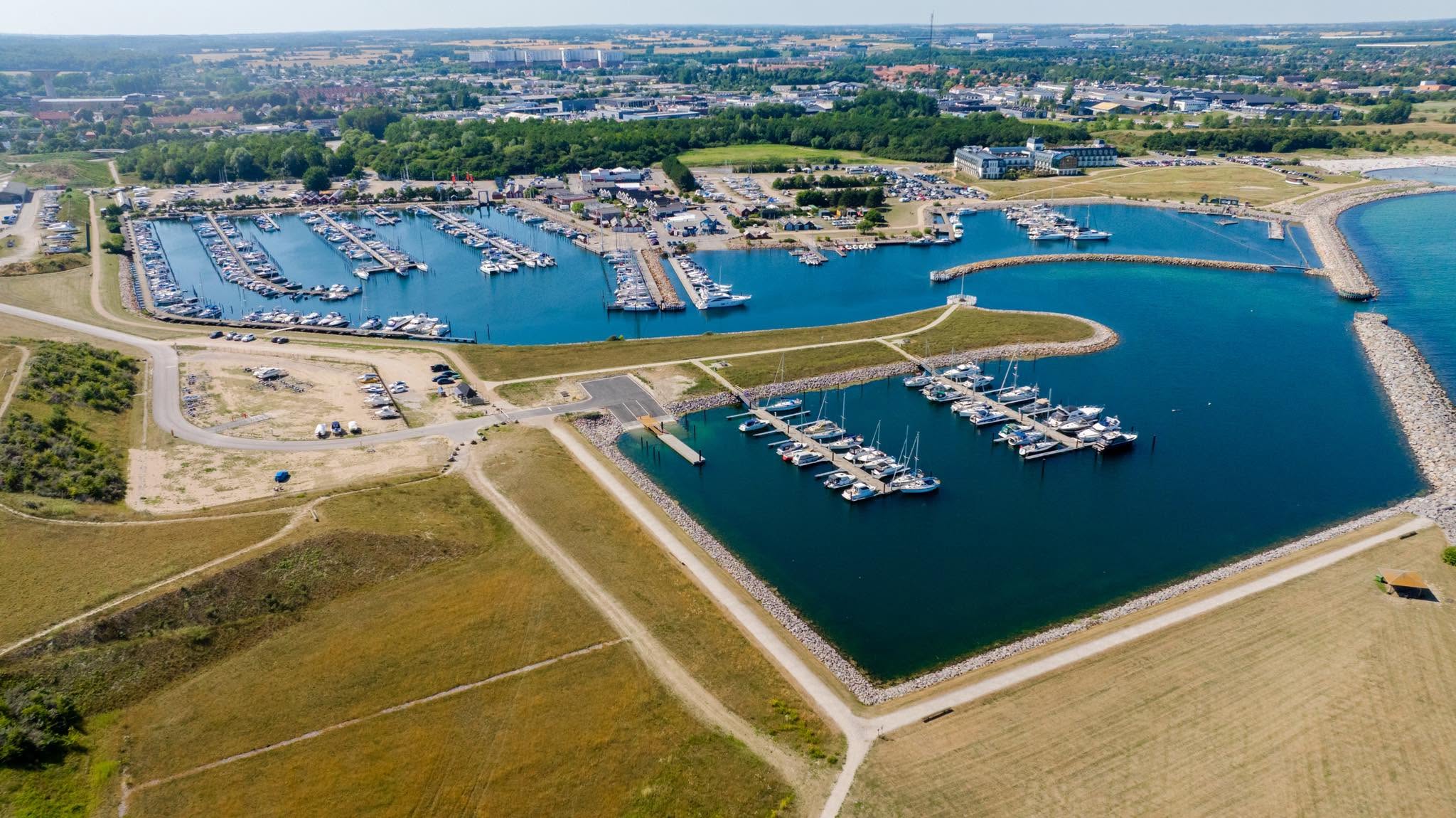 Der skal stadig bruges penge på videreudviklingen af Køge Marina. Men hvor mange og hvor skal de komme fra?
