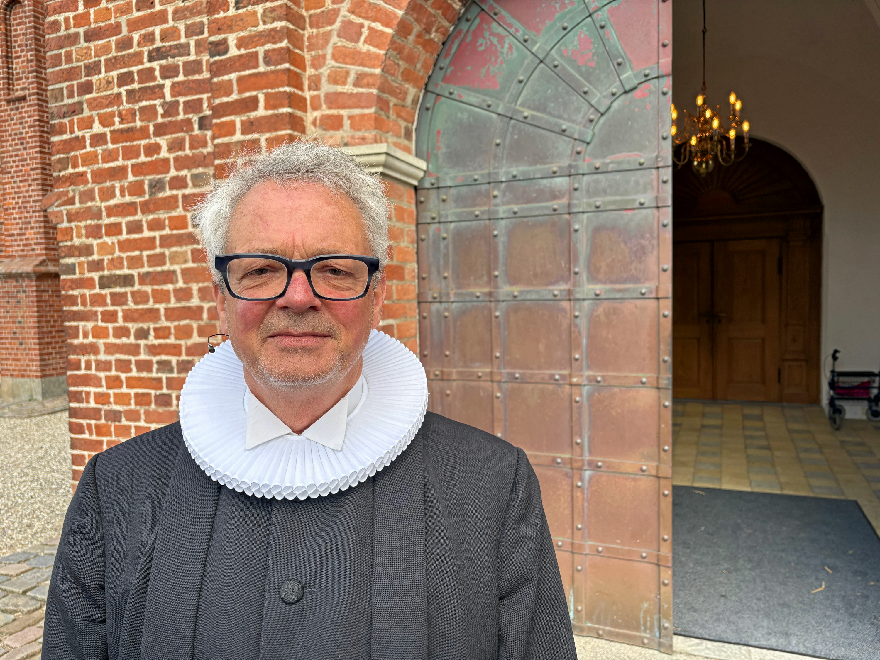 Klaus Meisner forlader kirken i Slangerup efter 21 år - han skal være præst i Sydfrankrig.