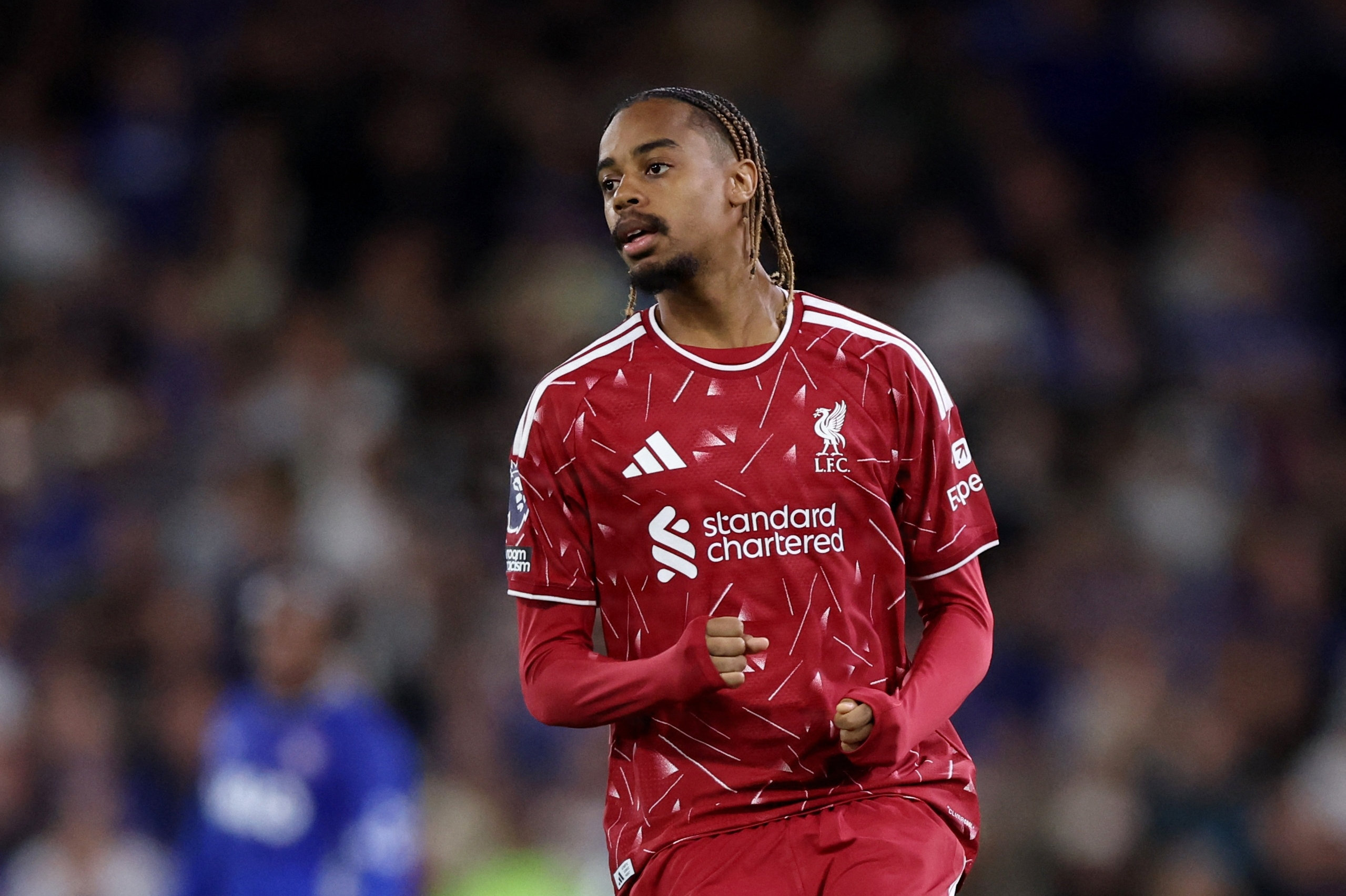 Liverpool spiller sin sidste sæson med Standard Chartered på maven. Klubben skifter fra næste sæson banken ud med flyselskabet Turkish Airlines. (Arkivfoto).